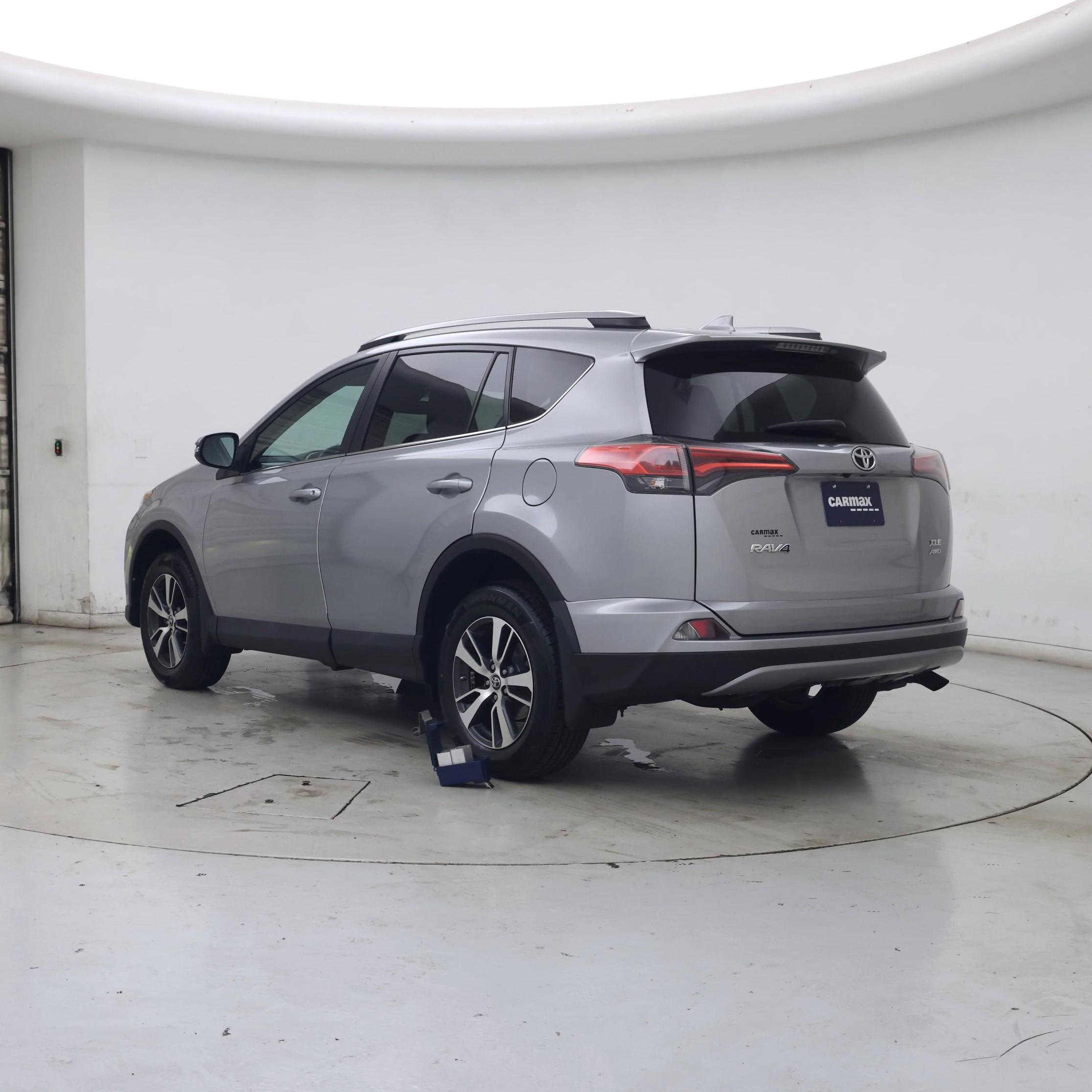 Thumbnail: 2018 Toyota RAV4 - 2
