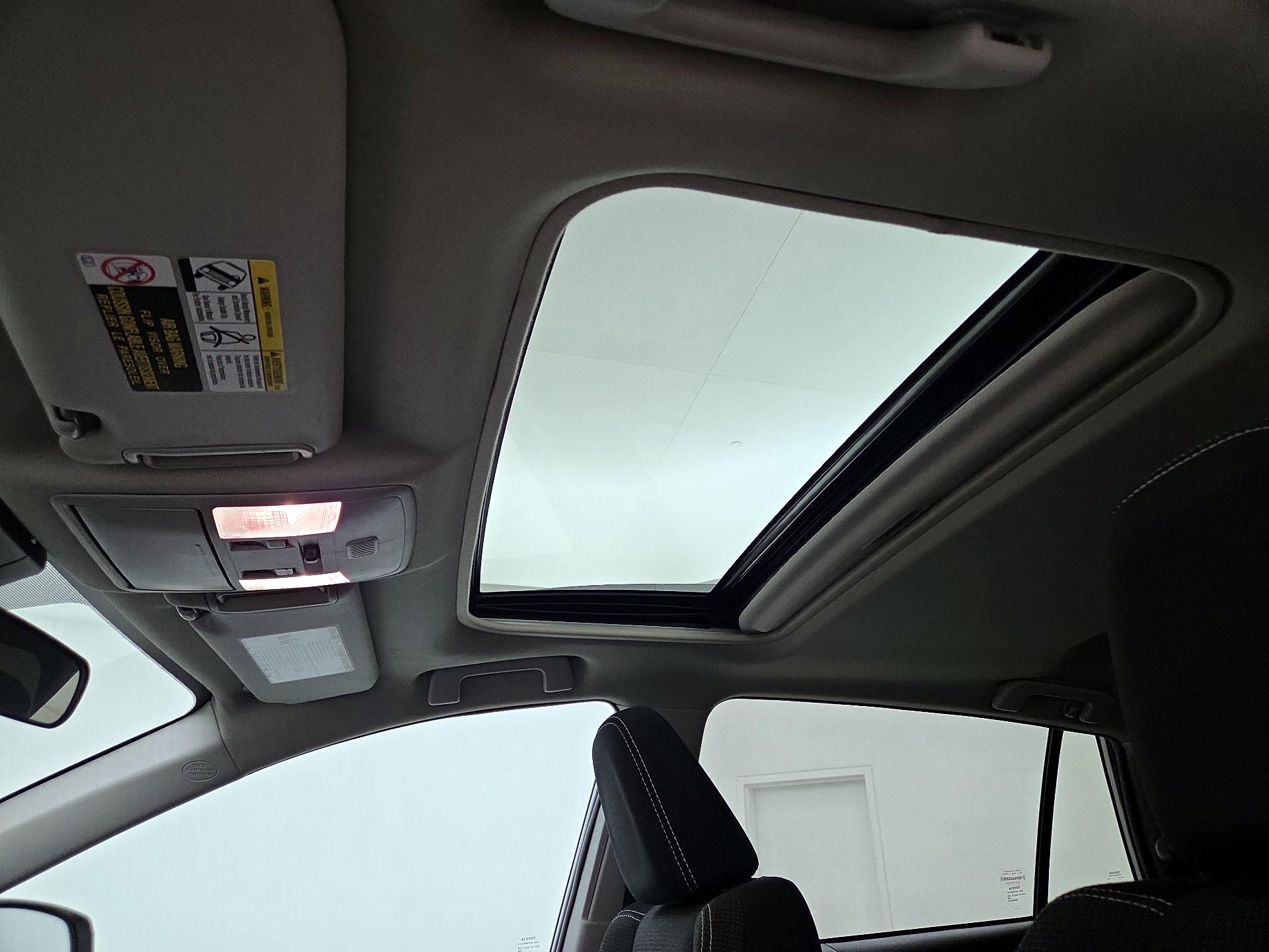 Thumbnail: 2018 Toyota RAV4 - 19
