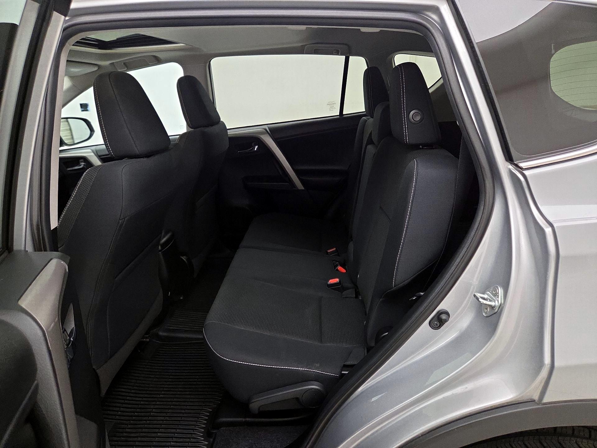 Thumbnail: 2018 Toyota RAV4 - 20
