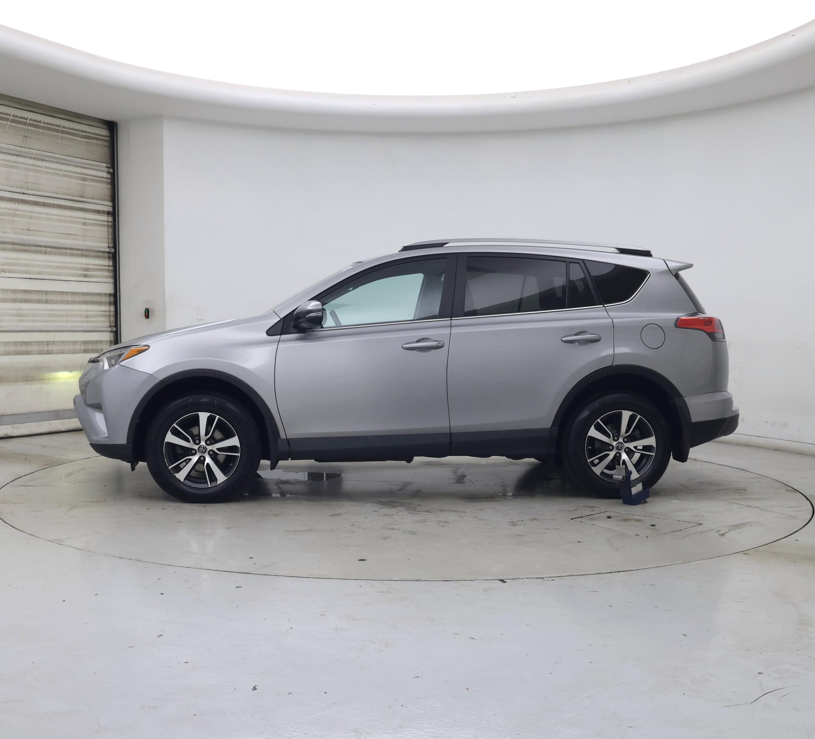 Thumbnail: 2018 Toyota RAV4 - 3