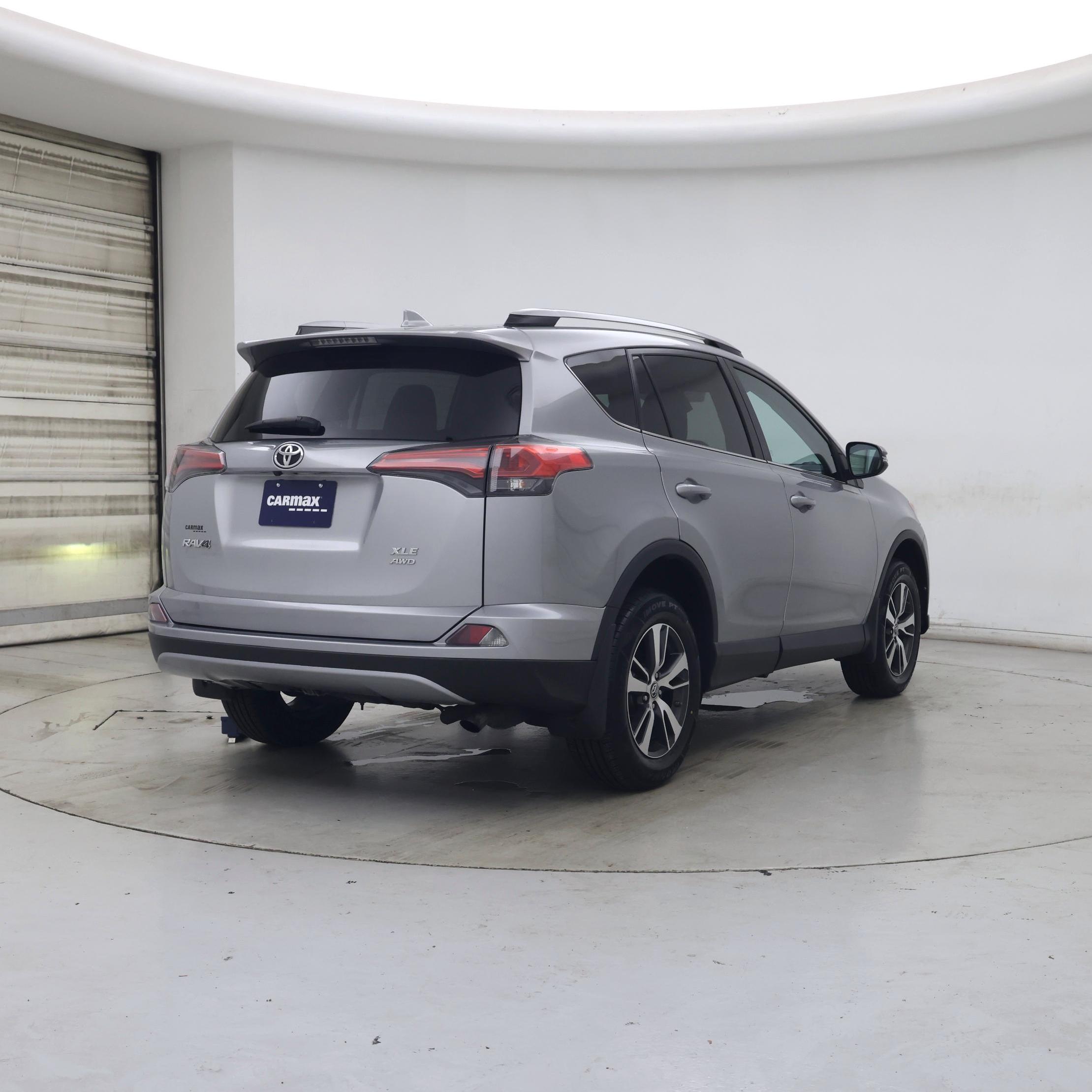 Thumbnail: 2018 Toyota RAV4 - 8