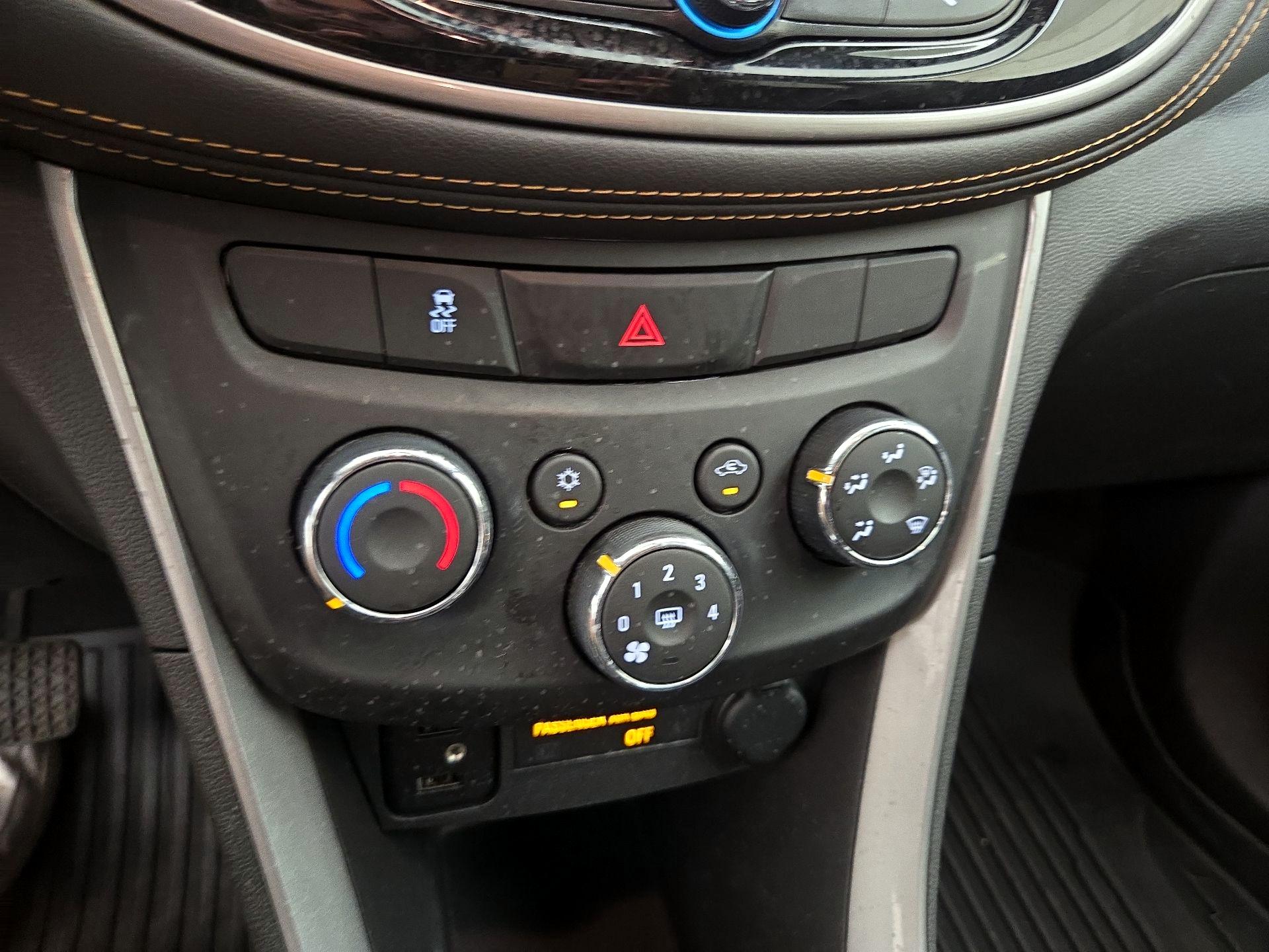 Thumbnail: 2022 Chevrolet Trax - 16