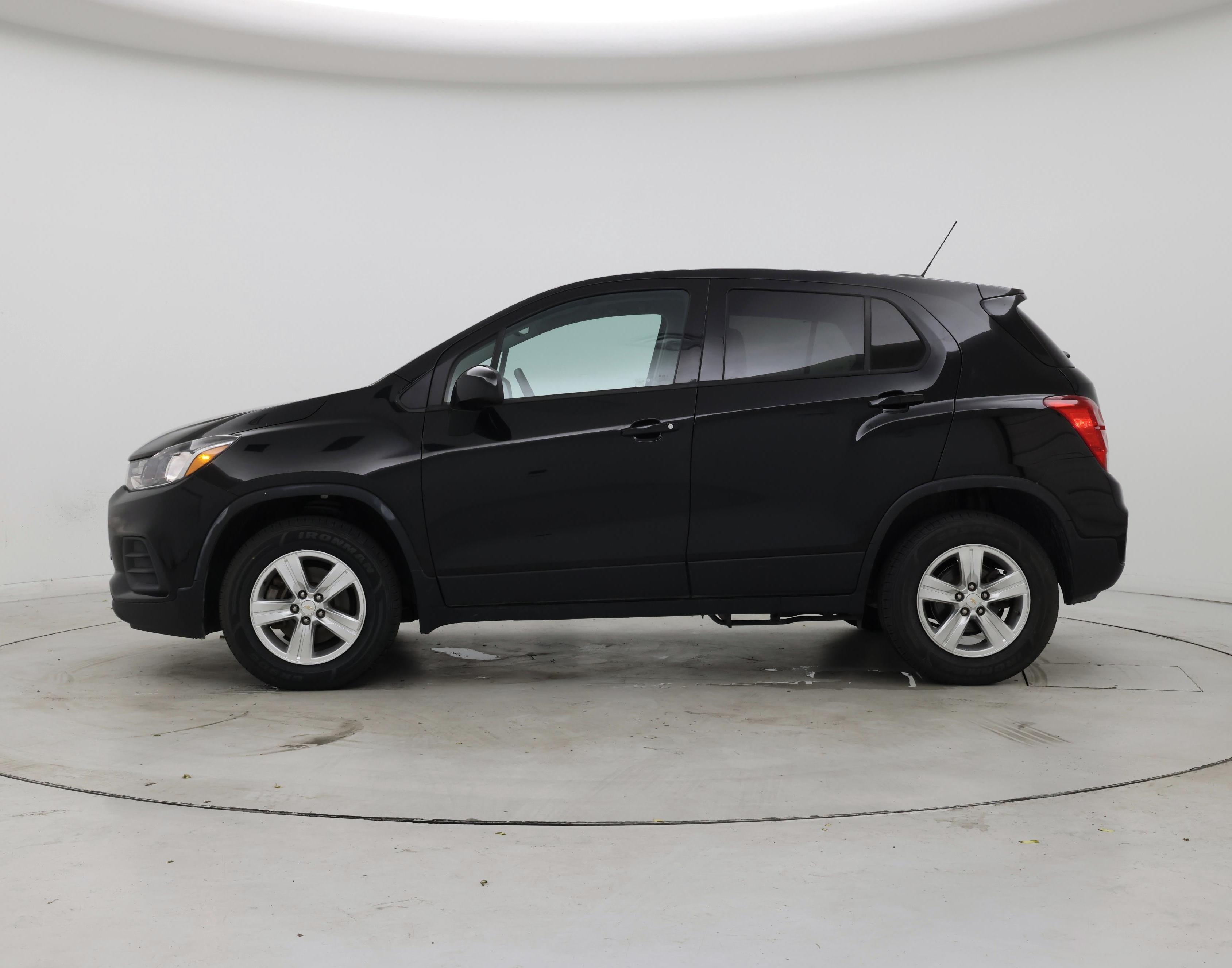 Thumbnail: 2022 Chevrolet Trax - 3
