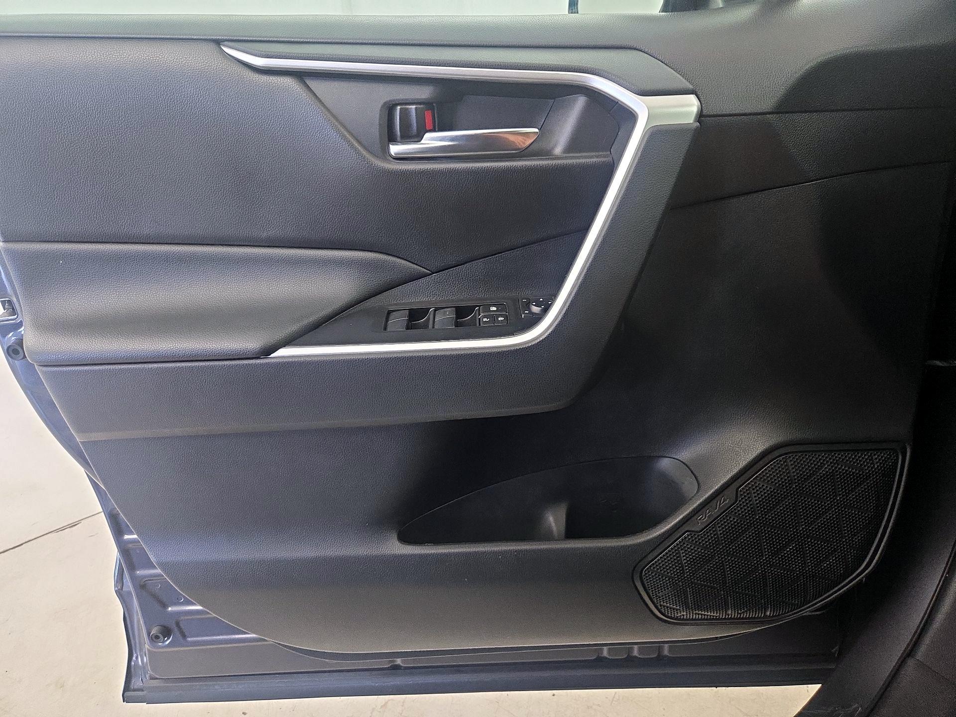 Thumbnail: 2021 Toyota RAV4 - 12