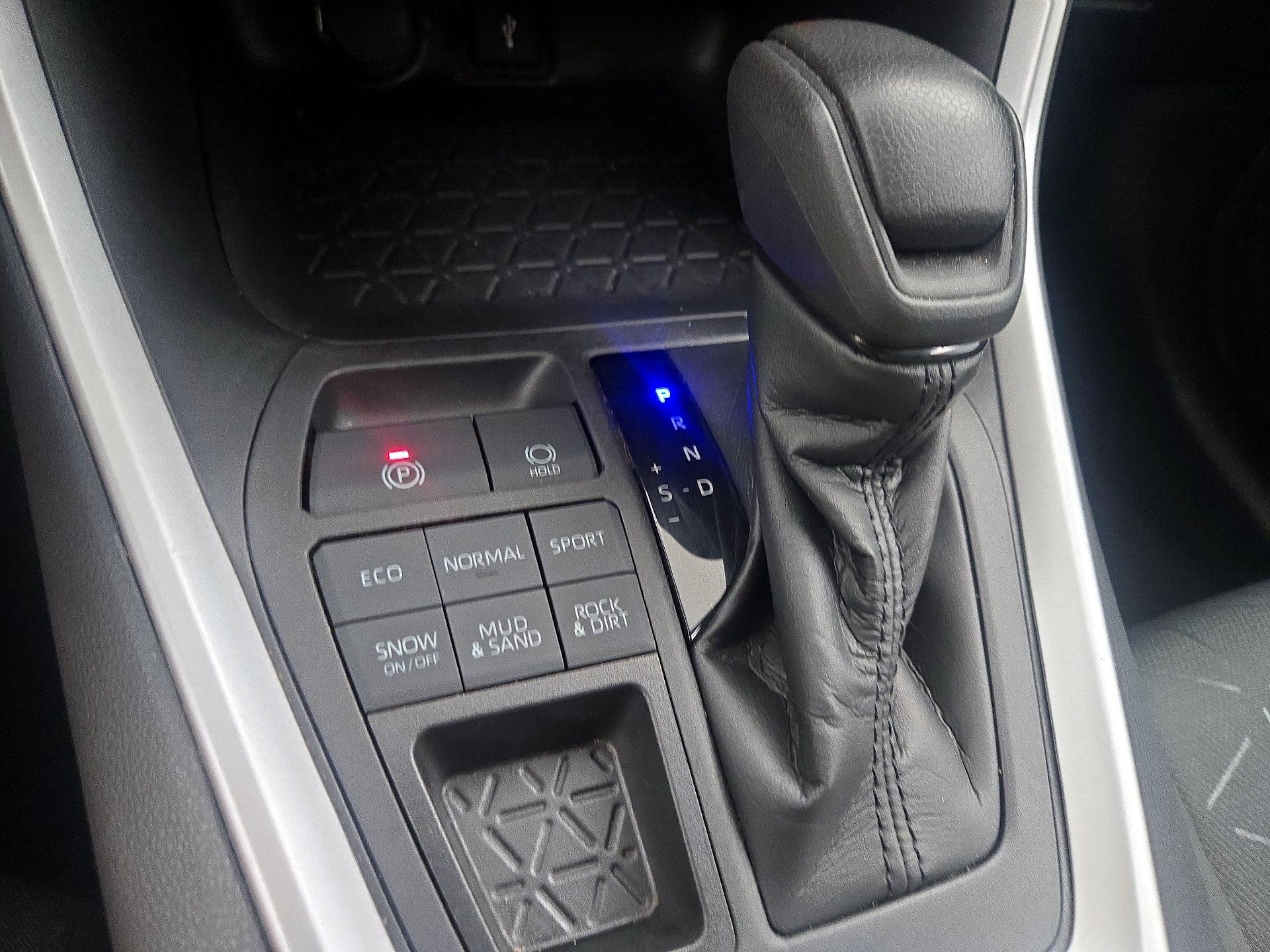 Thumbnail: 2021 Toyota RAV4 - 18