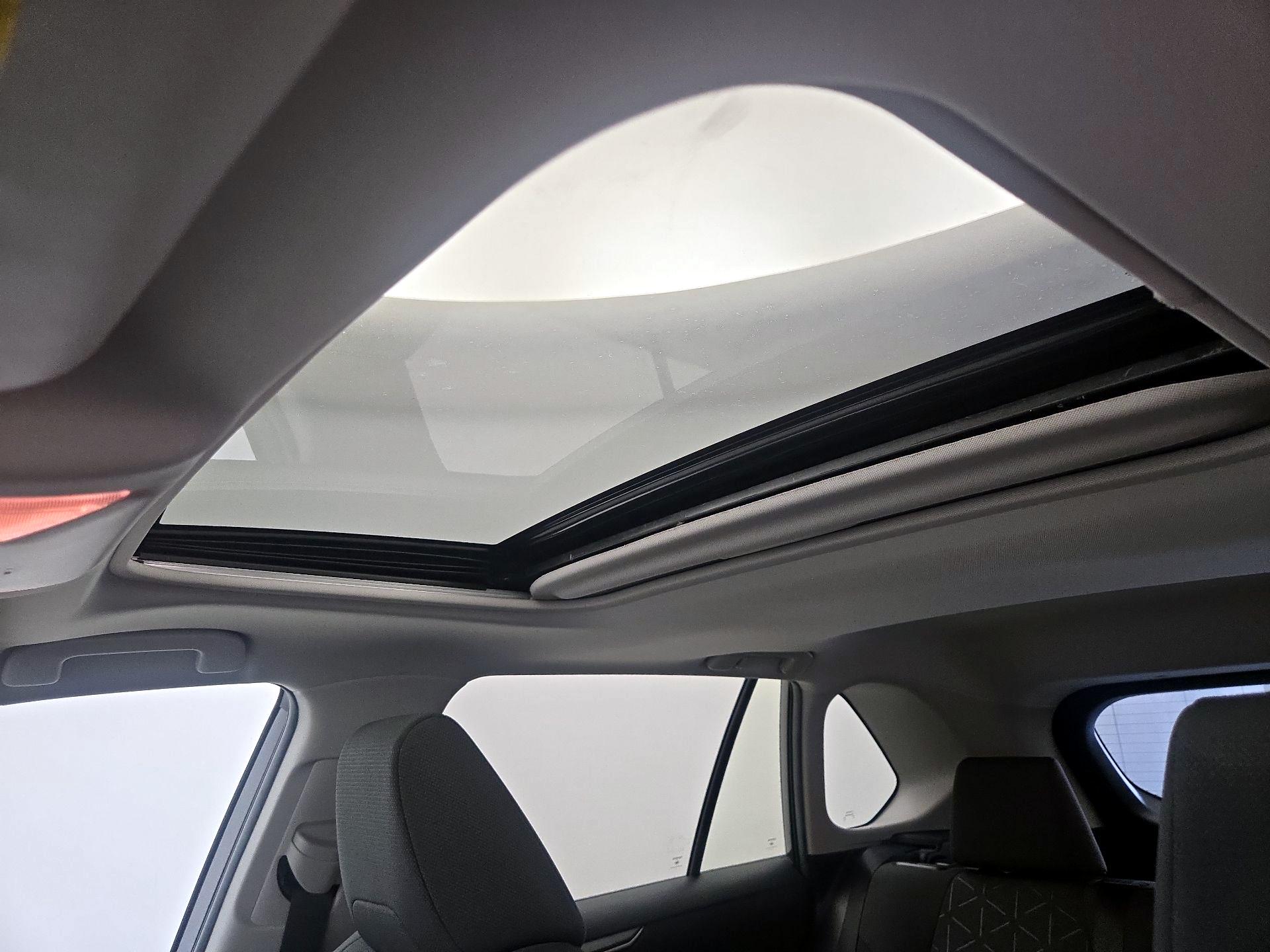 Thumbnail: 2021 Toyota RAV4 - 20