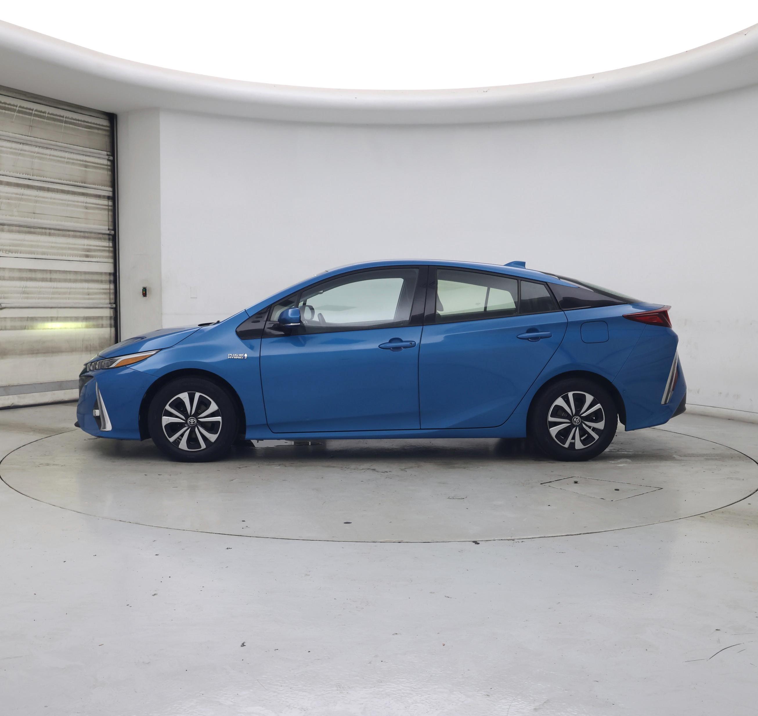 Thumbnail: 2017 Toyota Prius Prime - 3