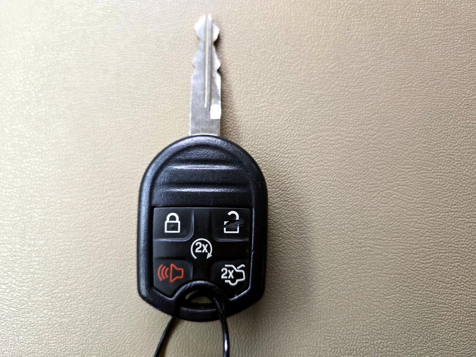 Thumbnail: 2014 Ford Taurus - 19
