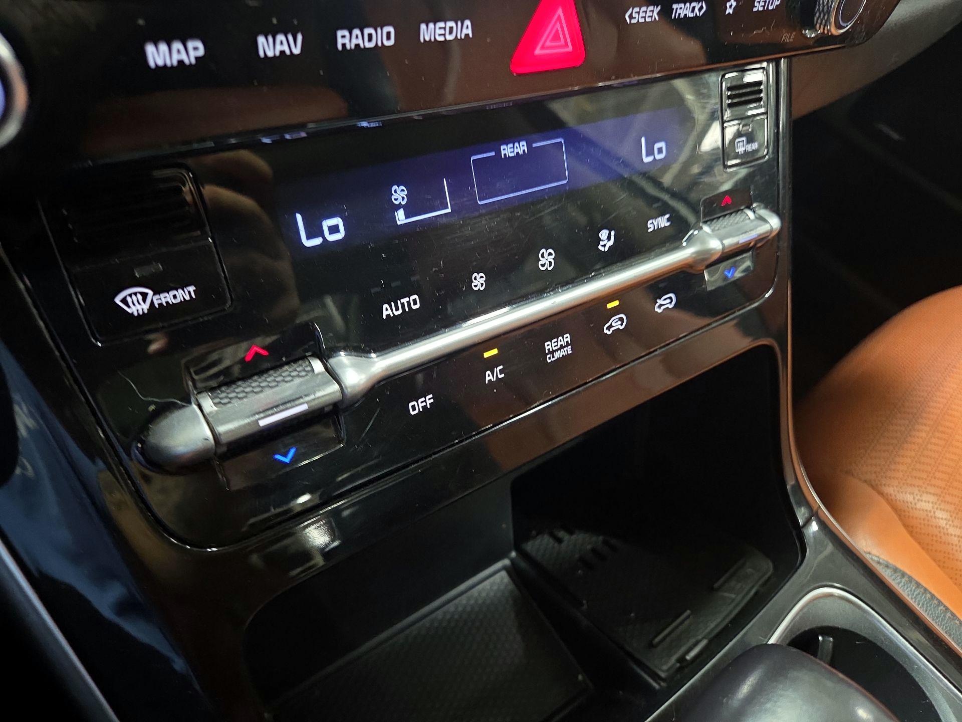 Thumbnail: 2022 Kia Carnival - 17