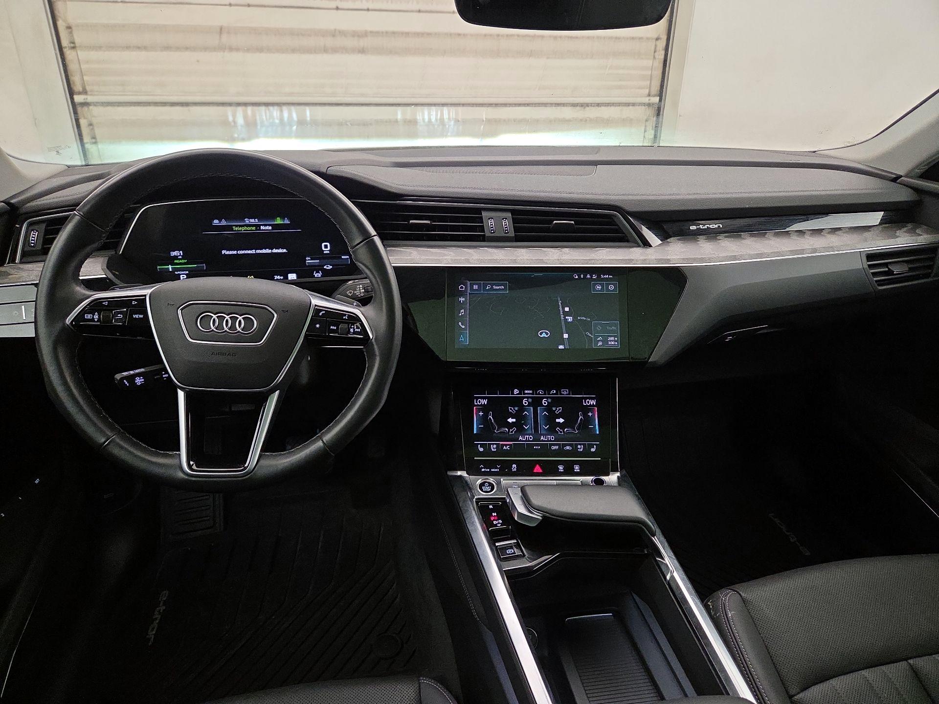 Thumbnail: 2022 Audi e-tron S - 9