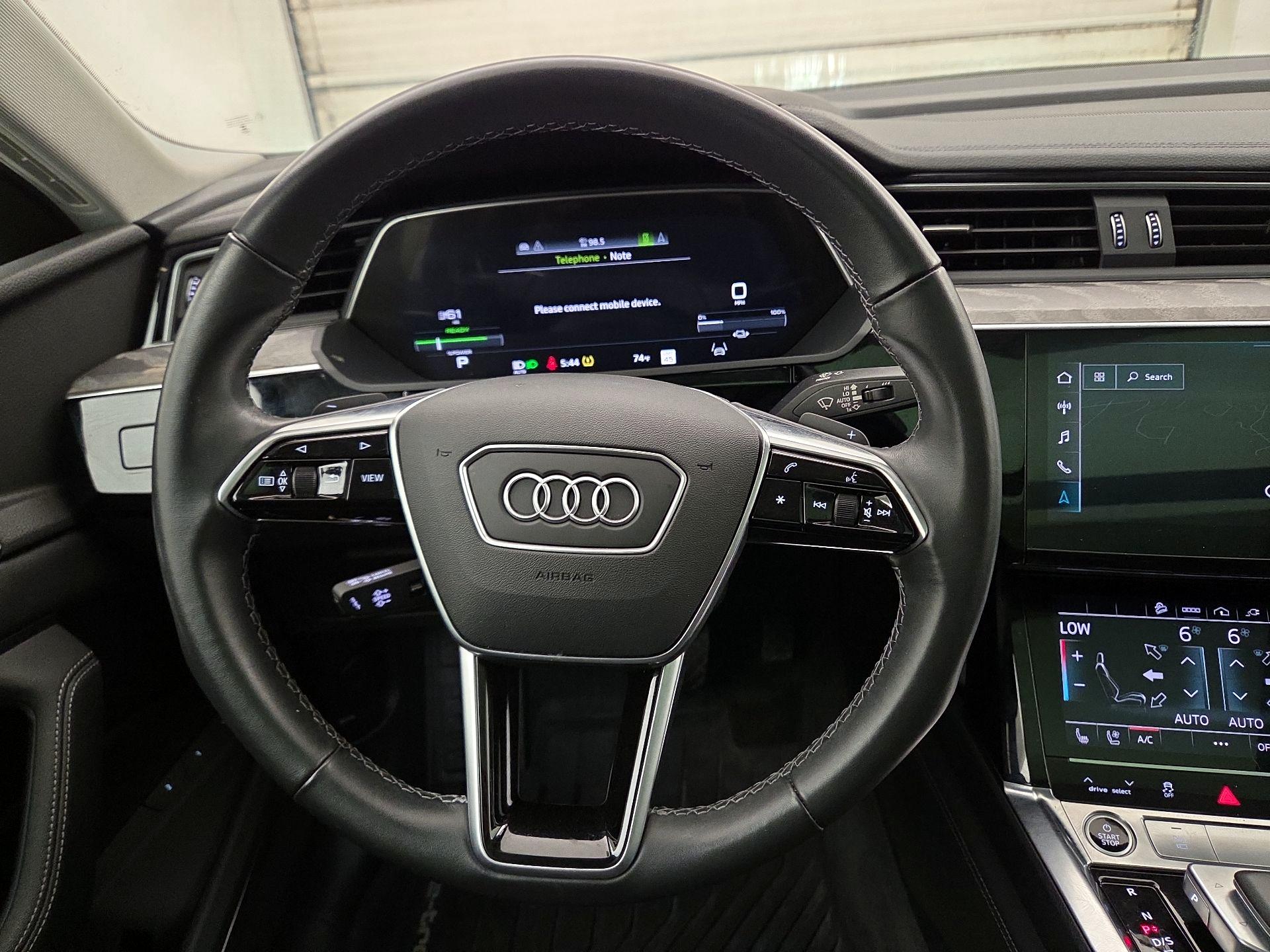Thumbnail: 2022 Audi e-tron S - 10