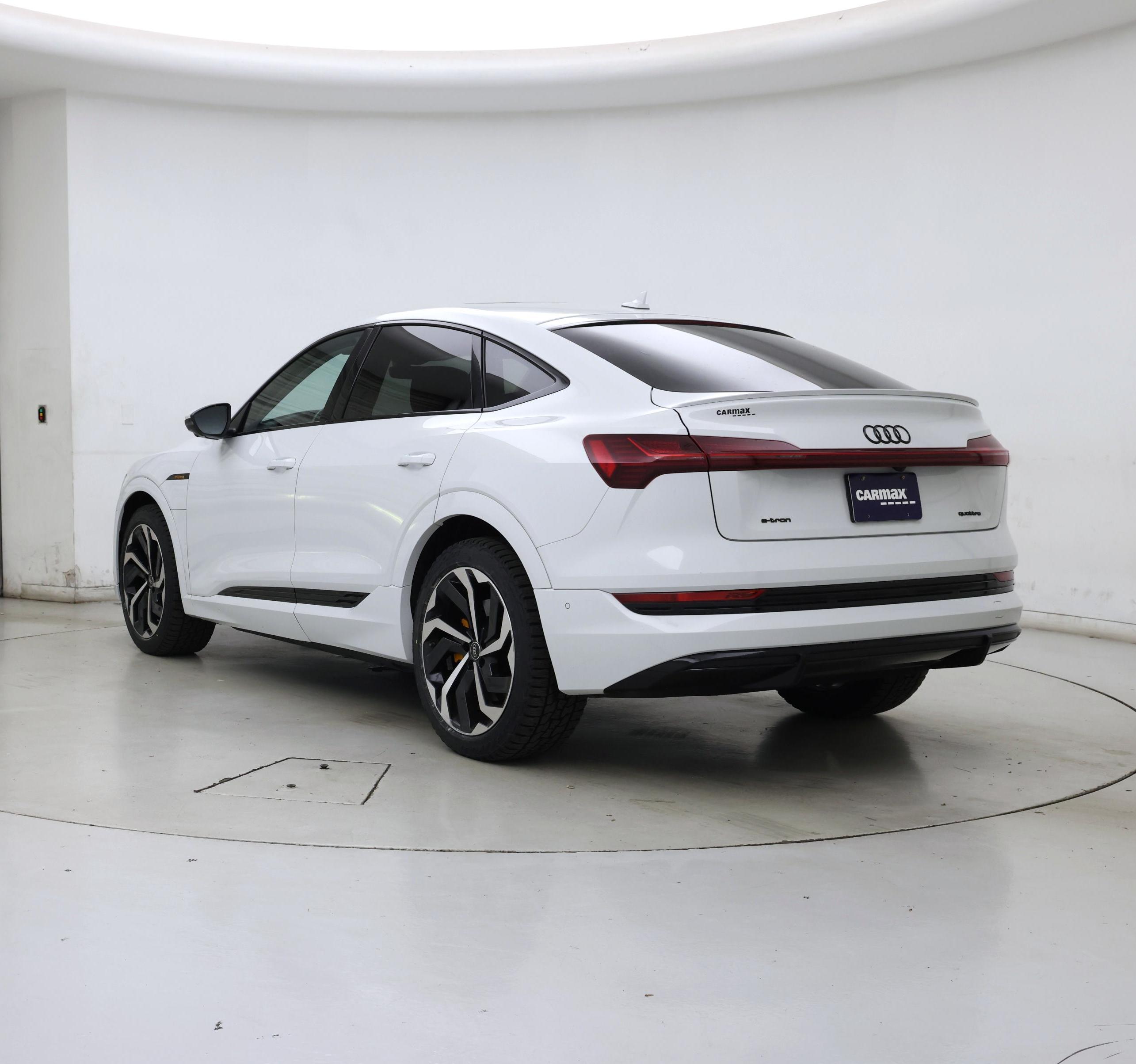 Thumbnail: 2022 Audi e-tron S - 2
