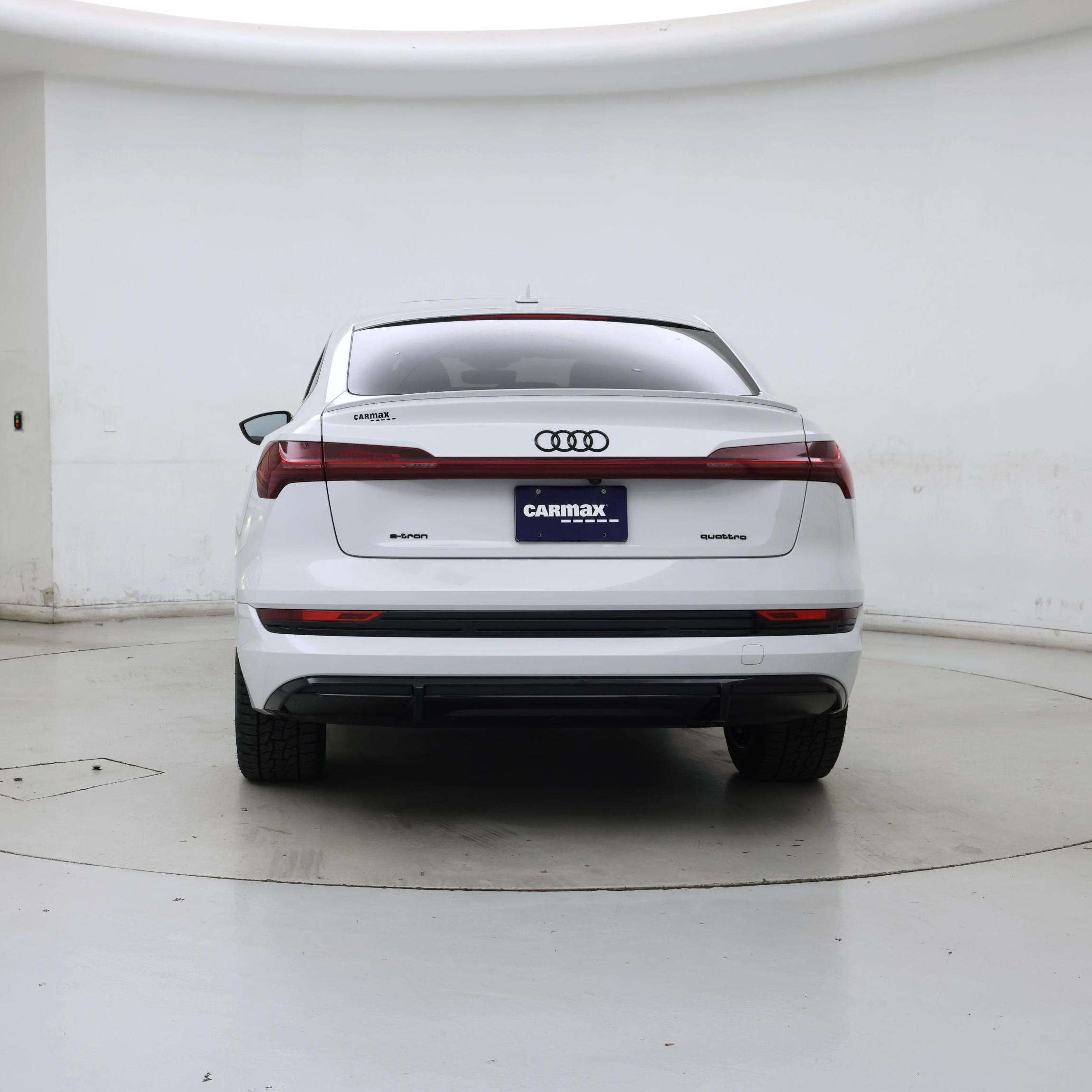 Thumbnail: 2022 Audi e-tron S - 6
