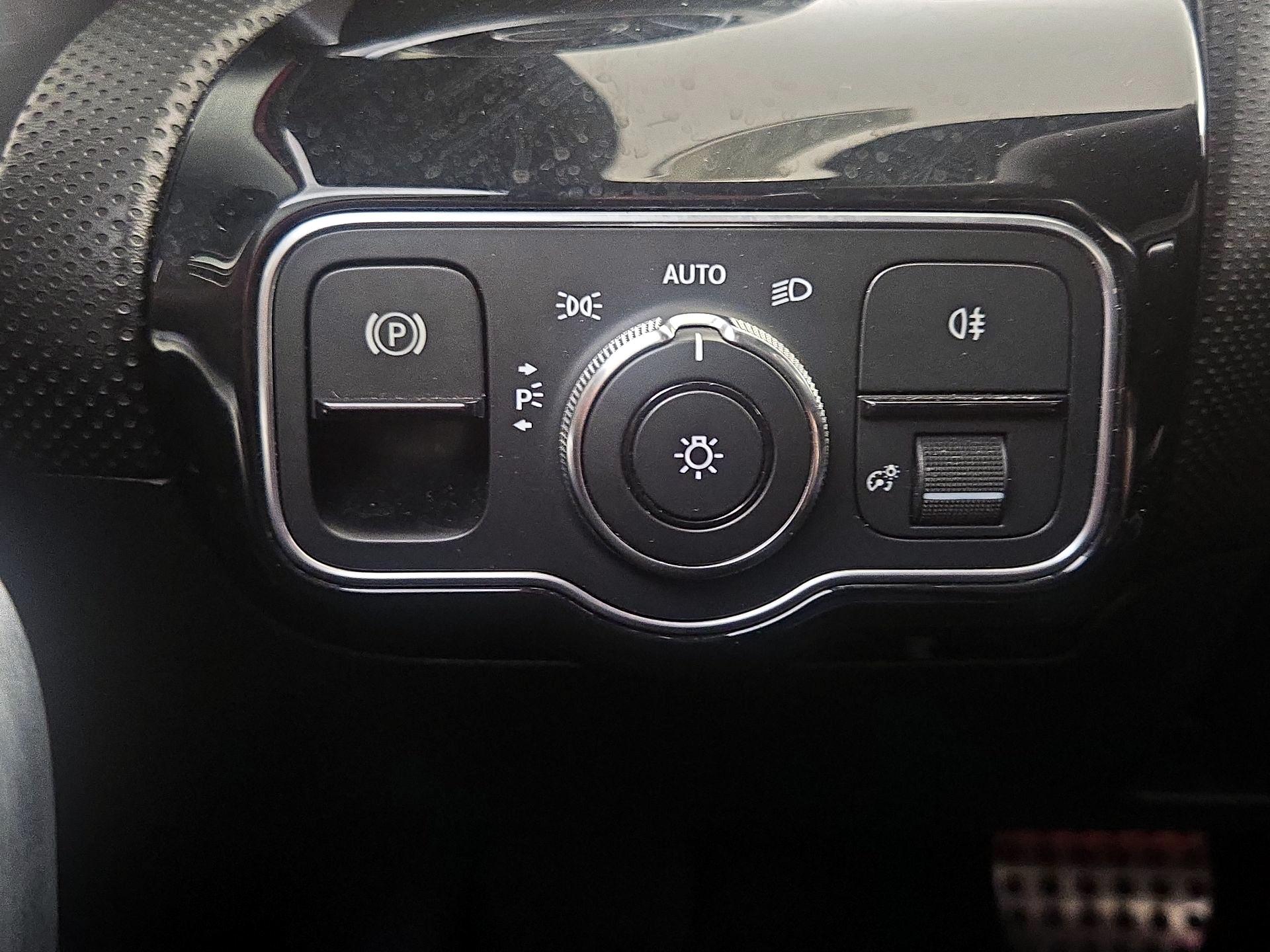 Thumbnail: 2020 Mercedes-Benz A-Class - 13
