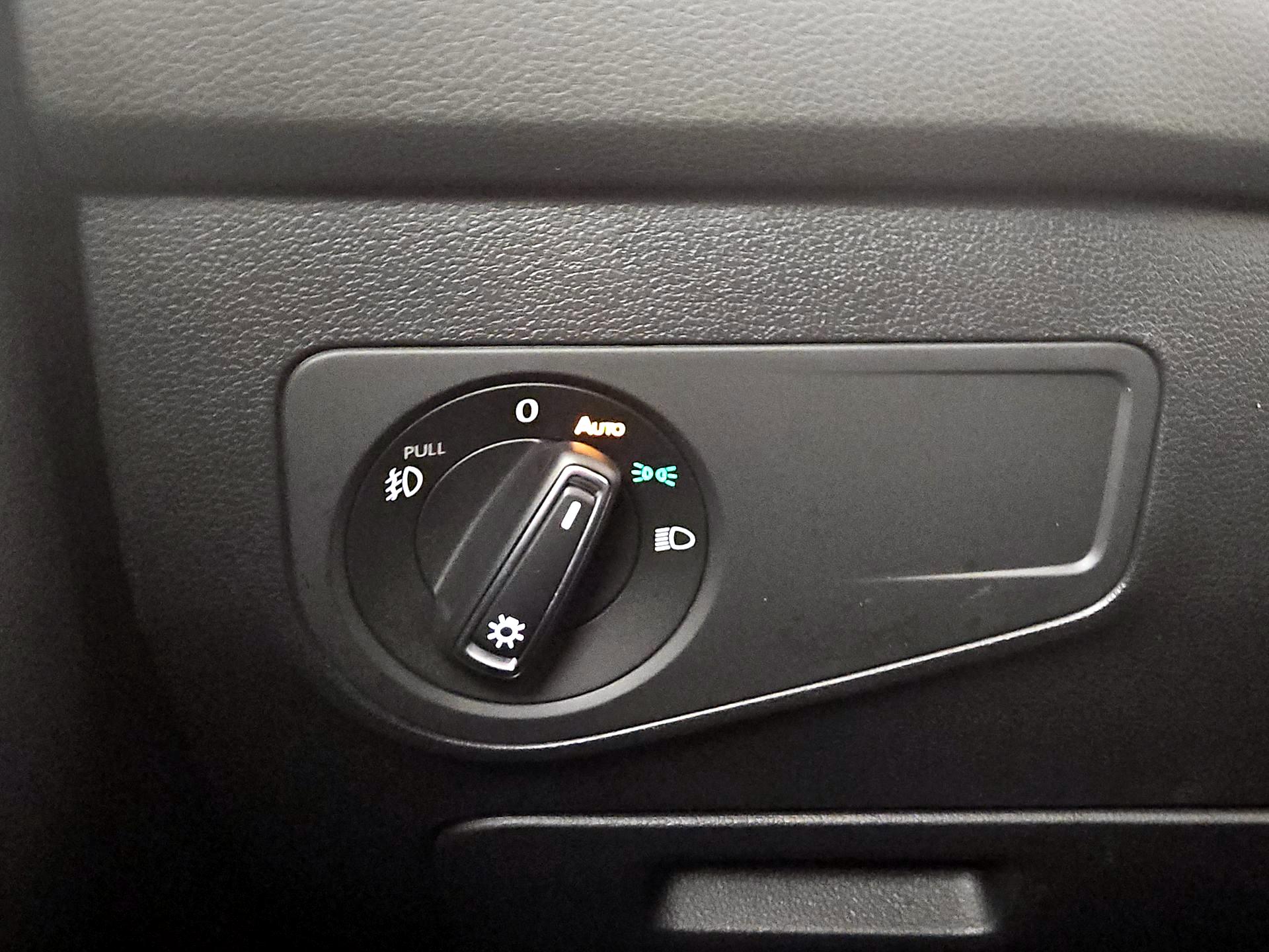 Thumbnail: 2018 Volkswagen Tiguan - 13