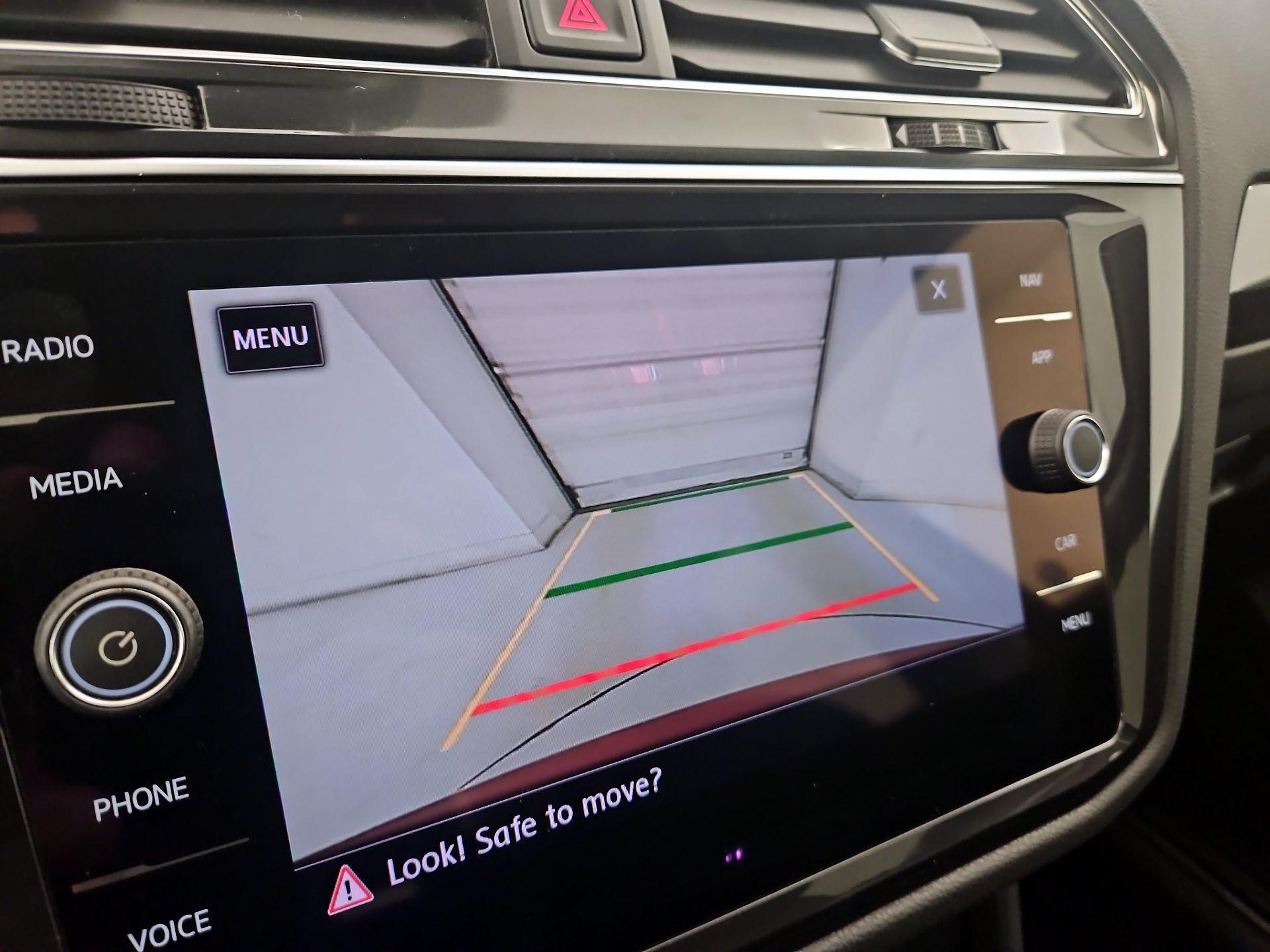 Thumbnail: 2018 Volkswagen Tiguan - 15