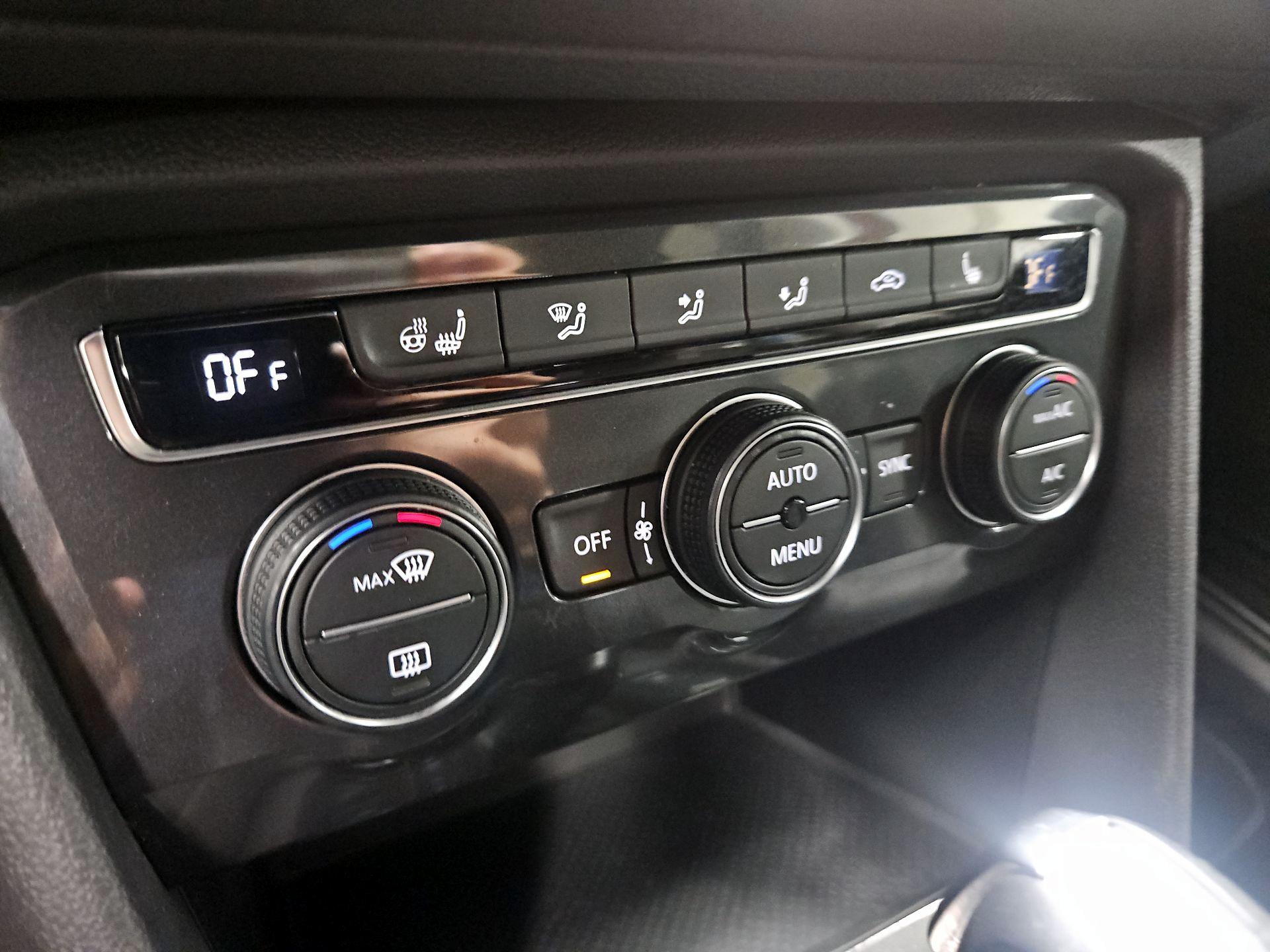 Thumbnail: 2018 Volkswagen Tiguan - 17