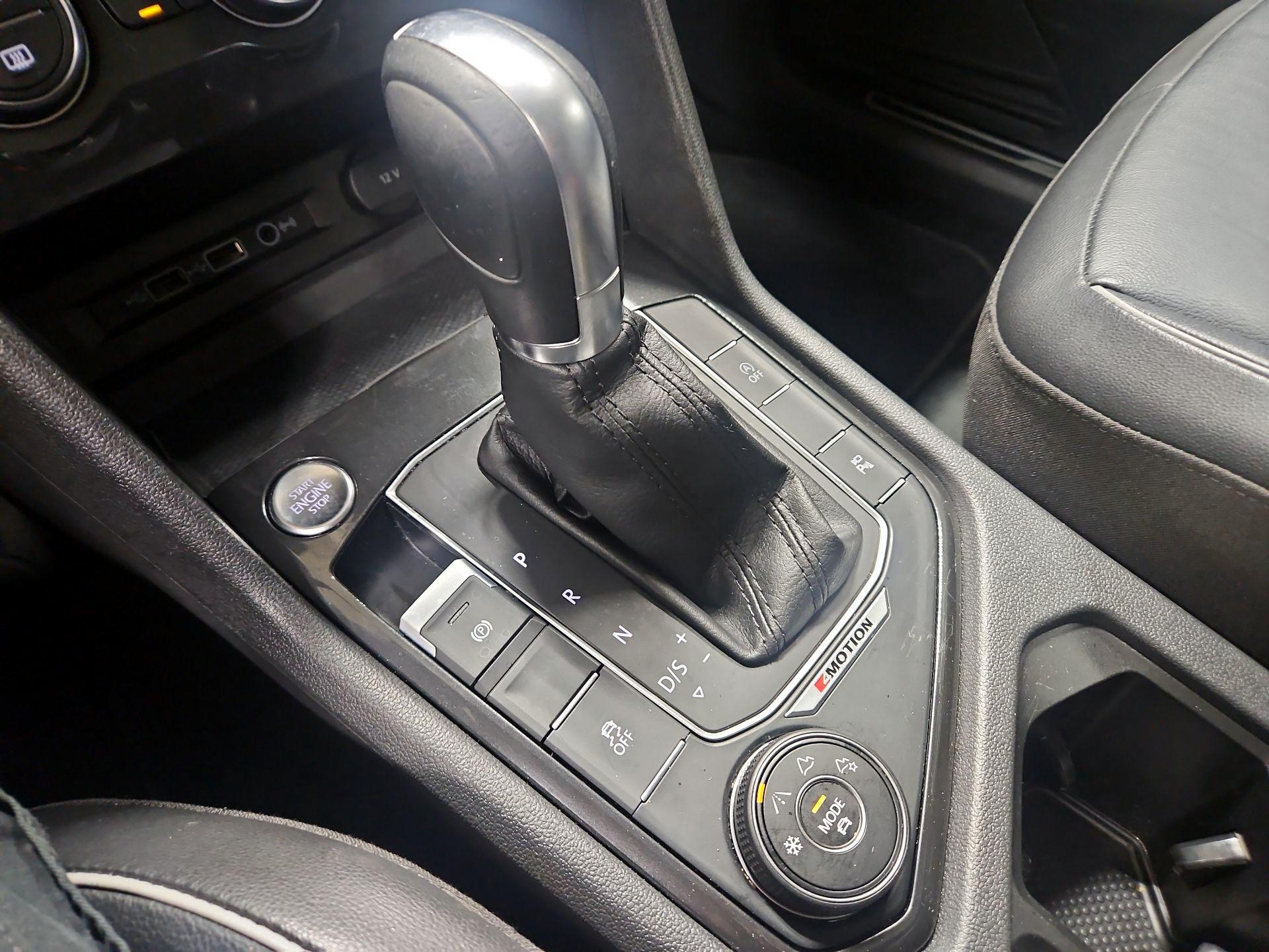 Thumbnail: 2018 Volkswagen Tiguan - 18