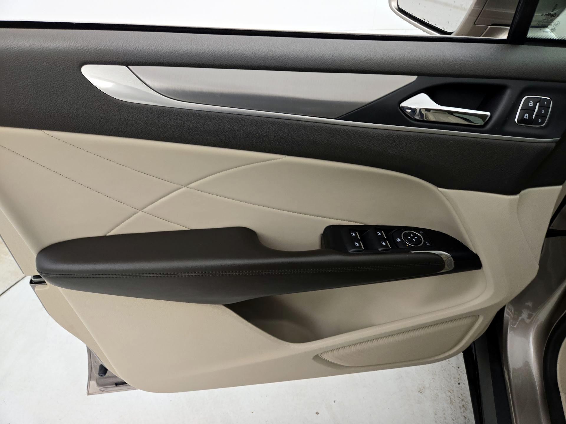 Thumbnail: 2019 Lincoln MKC - 12