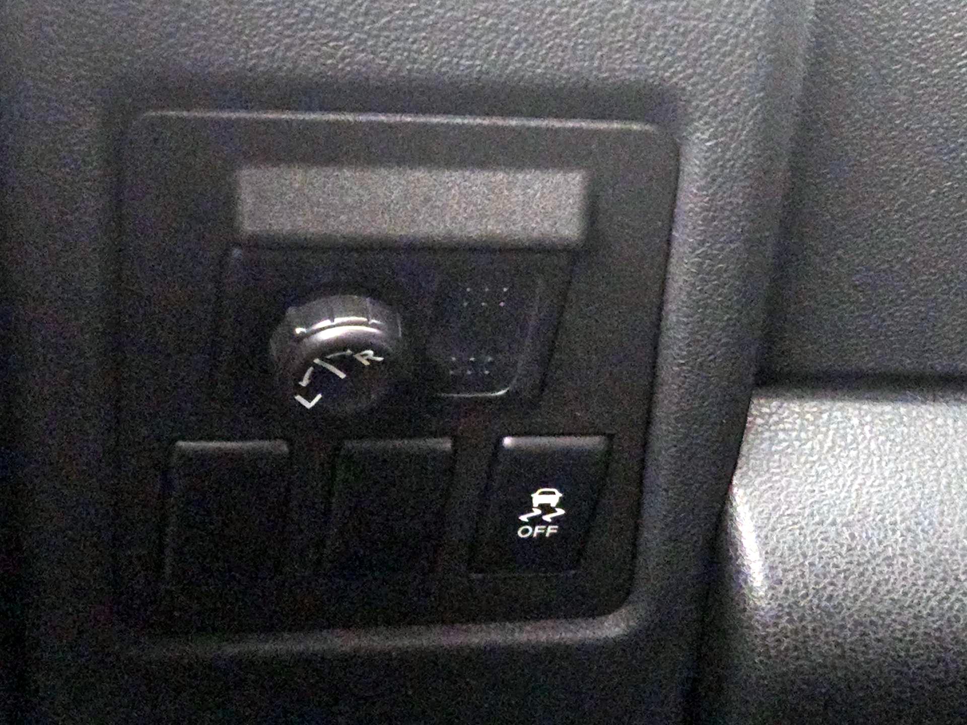 Thumbnail: 2015 Nissan Rogue - 13