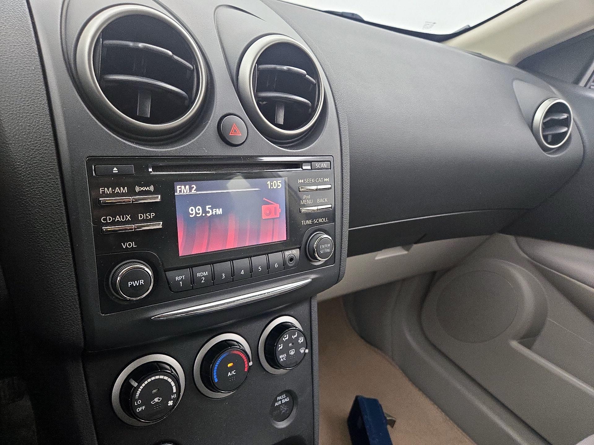 Thumbnail: 2015 Nissan Rogue - 15