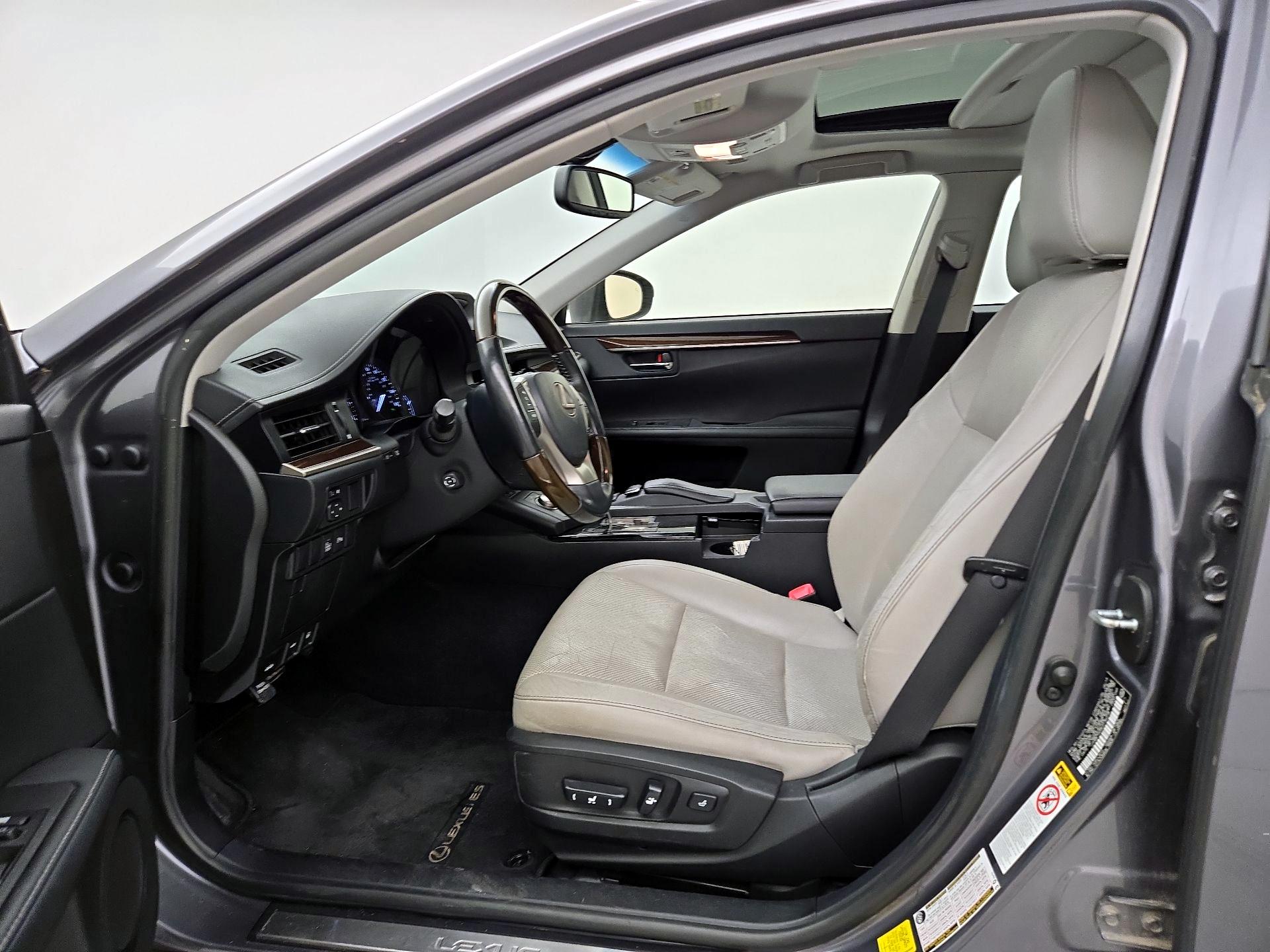 Thumbnail: 2014 Lexus ES - 11
