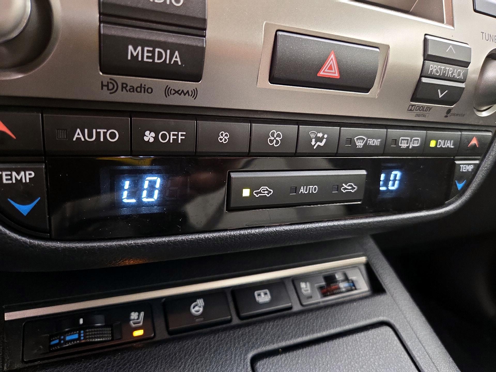 Thumbnail: 2014 Lexus ES - 17