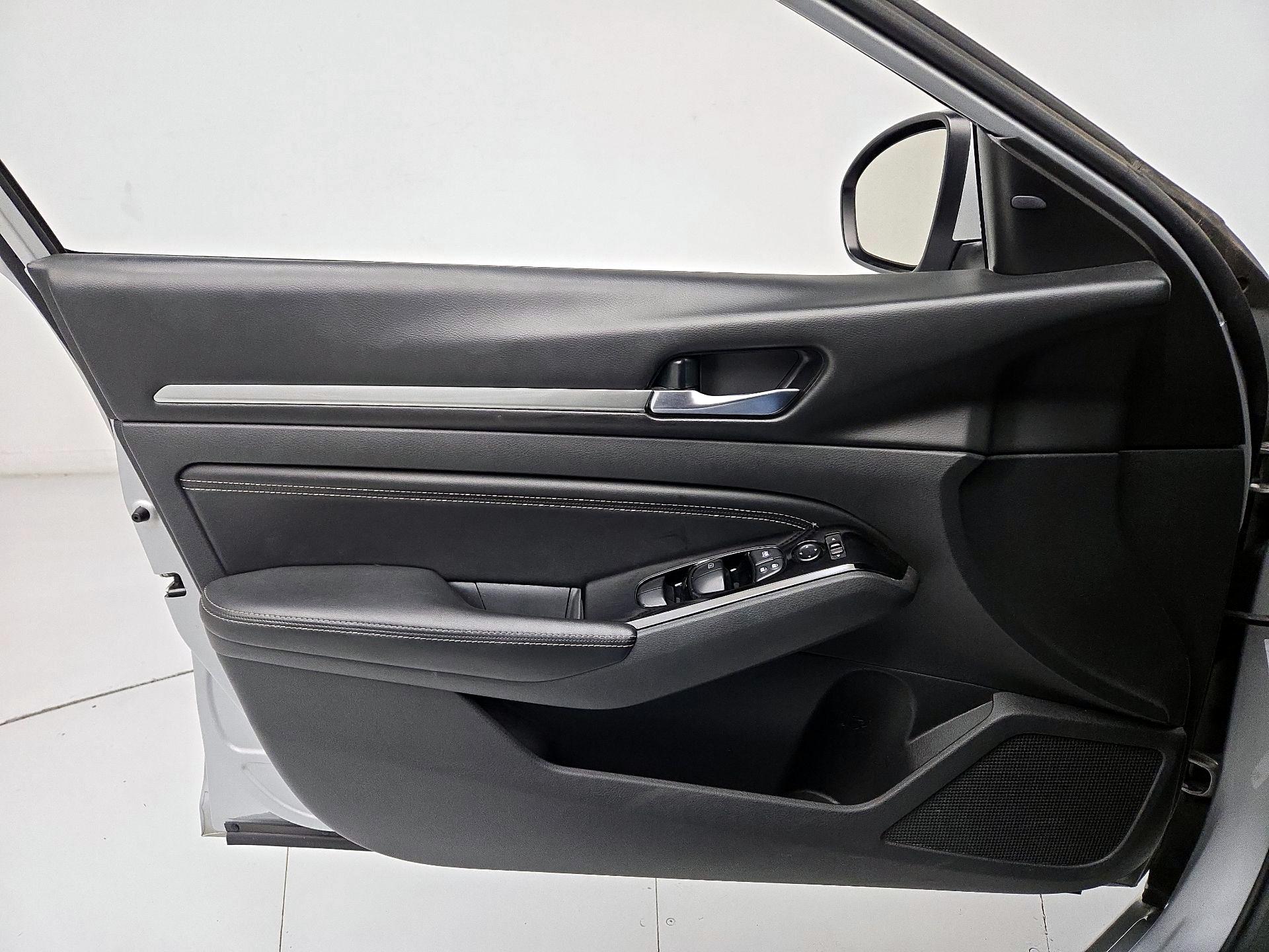 Thumbnail: 2021 Nissan Altima - 12