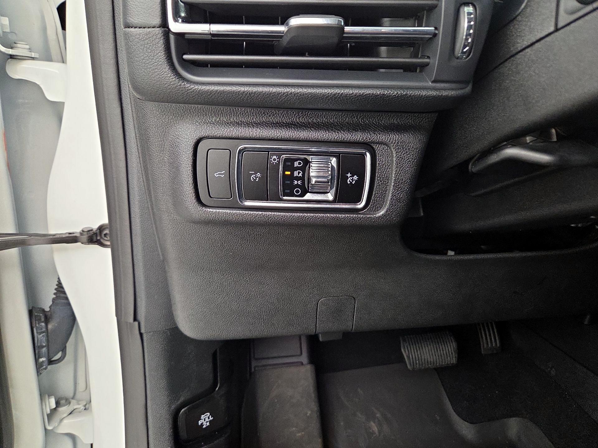 Thumbnail: 2023 Lincoln Corsair - 13