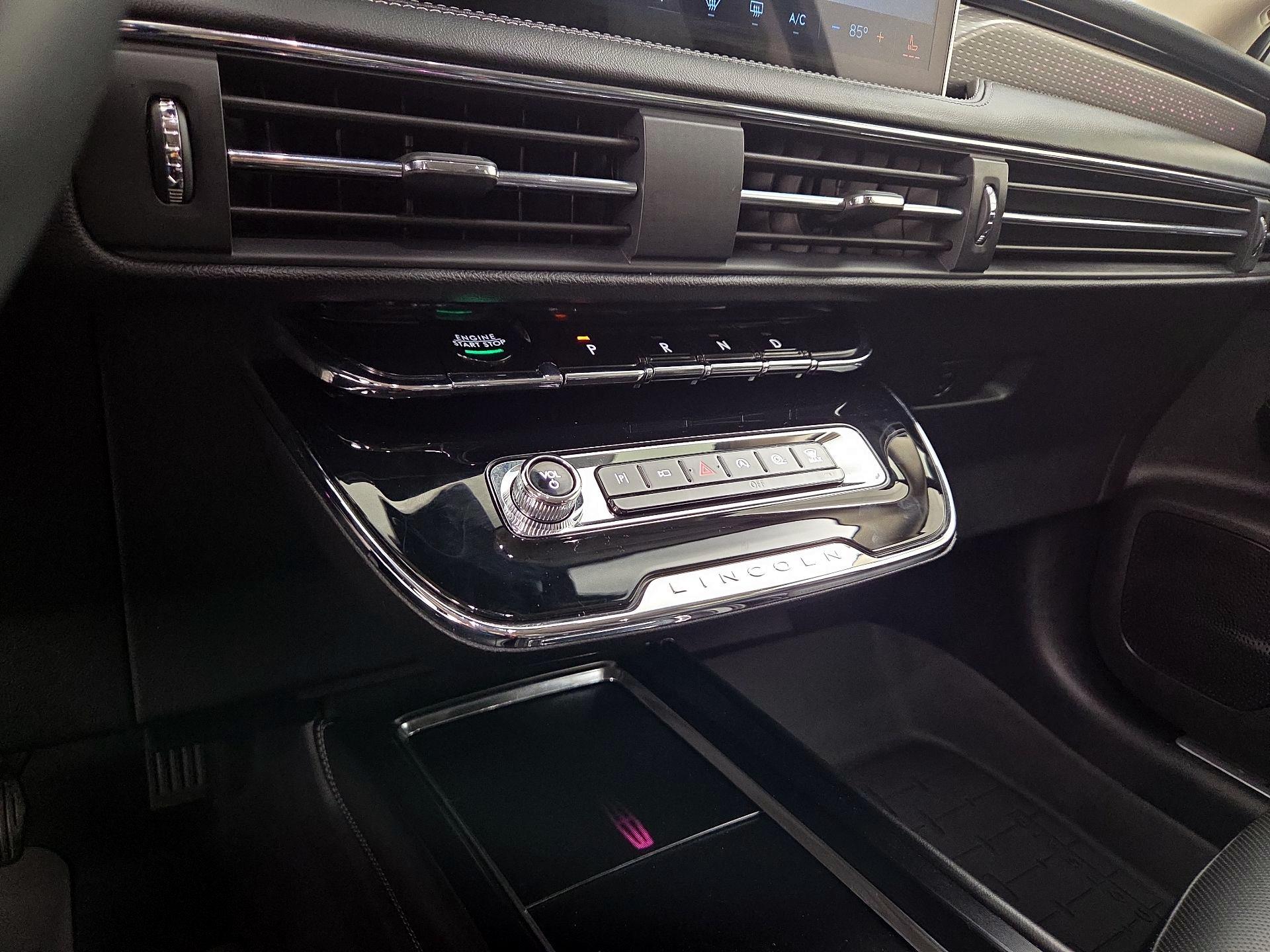 Thumbnail: 2023 Lincoln Corsair - 18