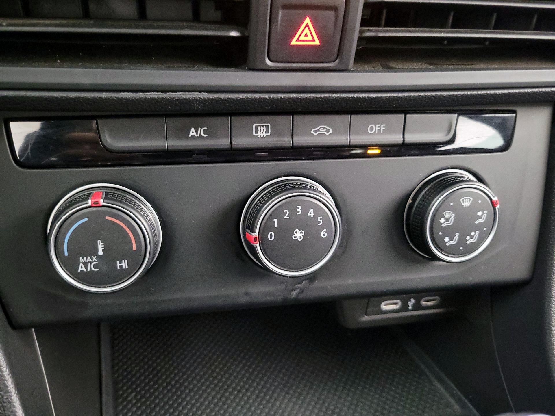 Thumbnail: 2024 Volkswagen Jetta - 16