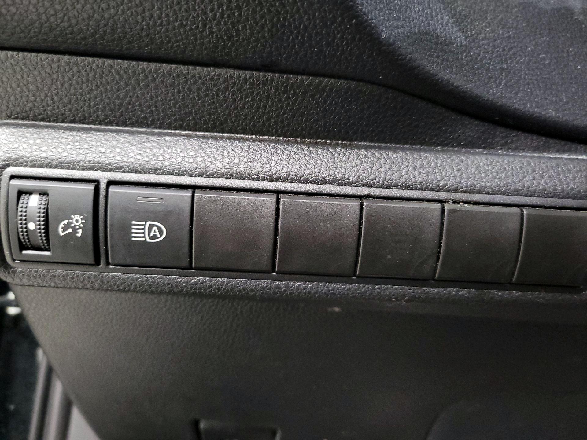 Thumbnail: 2025 Toyota Corolla - 13