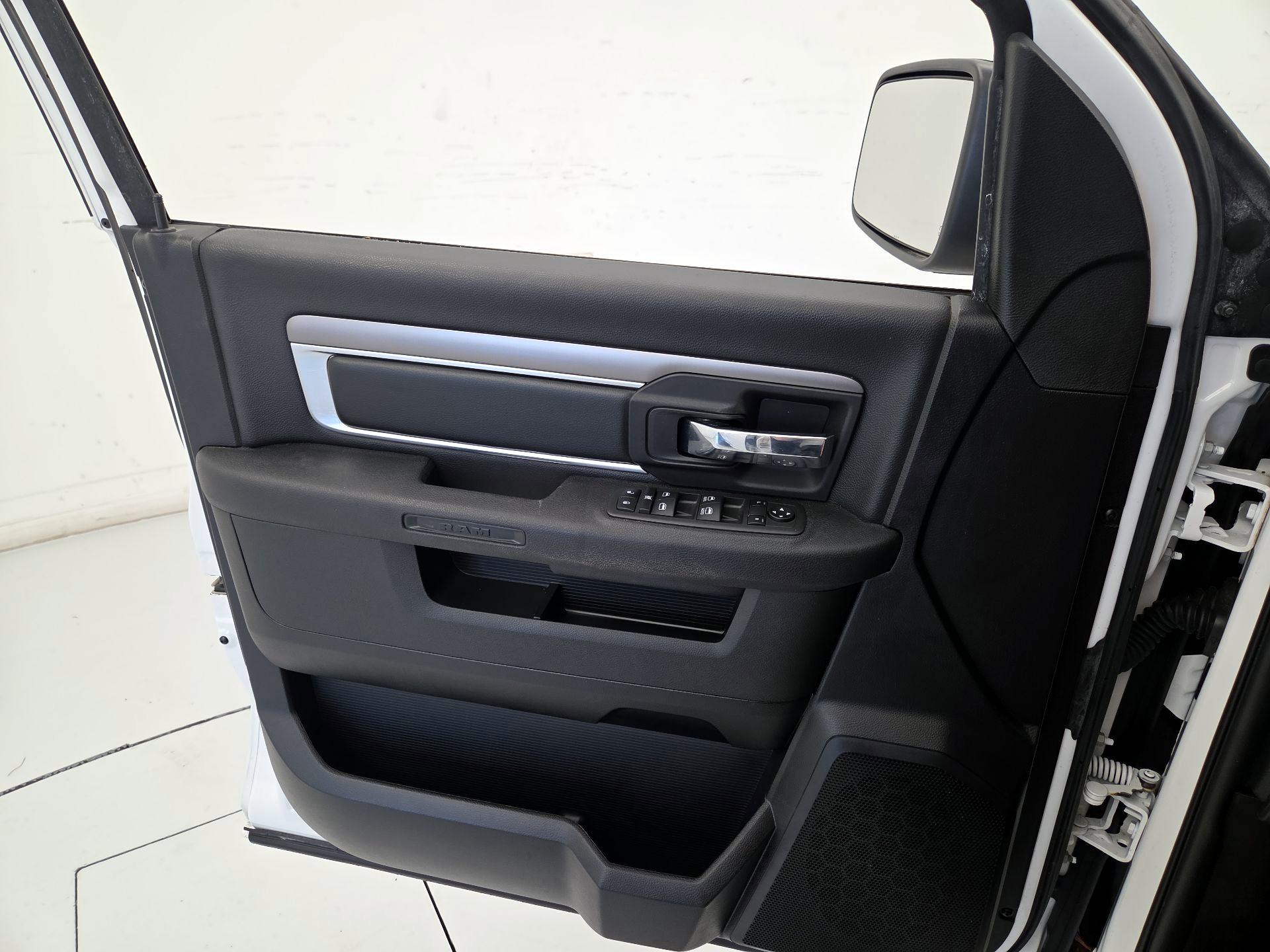 Thumbnail: 2022 RAM 1500 Classic - 12