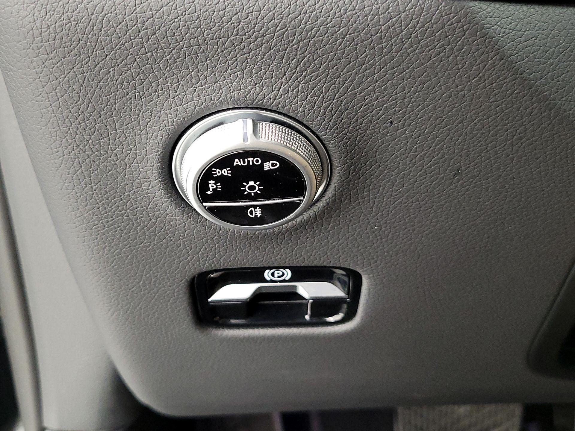 Thumbnail: 2024 Mercedes-Benz GLC - 13