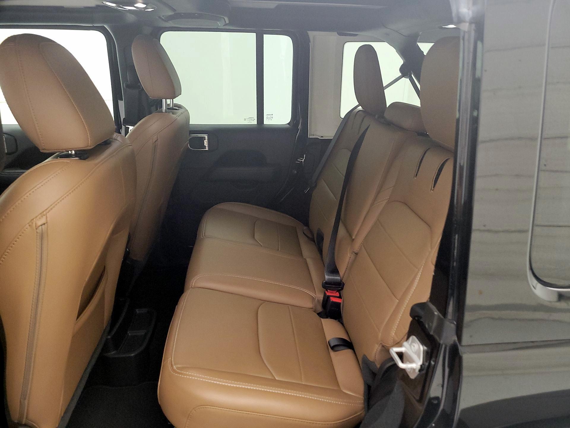 Thumbnail: 2021 Jeep Wrangler - 18