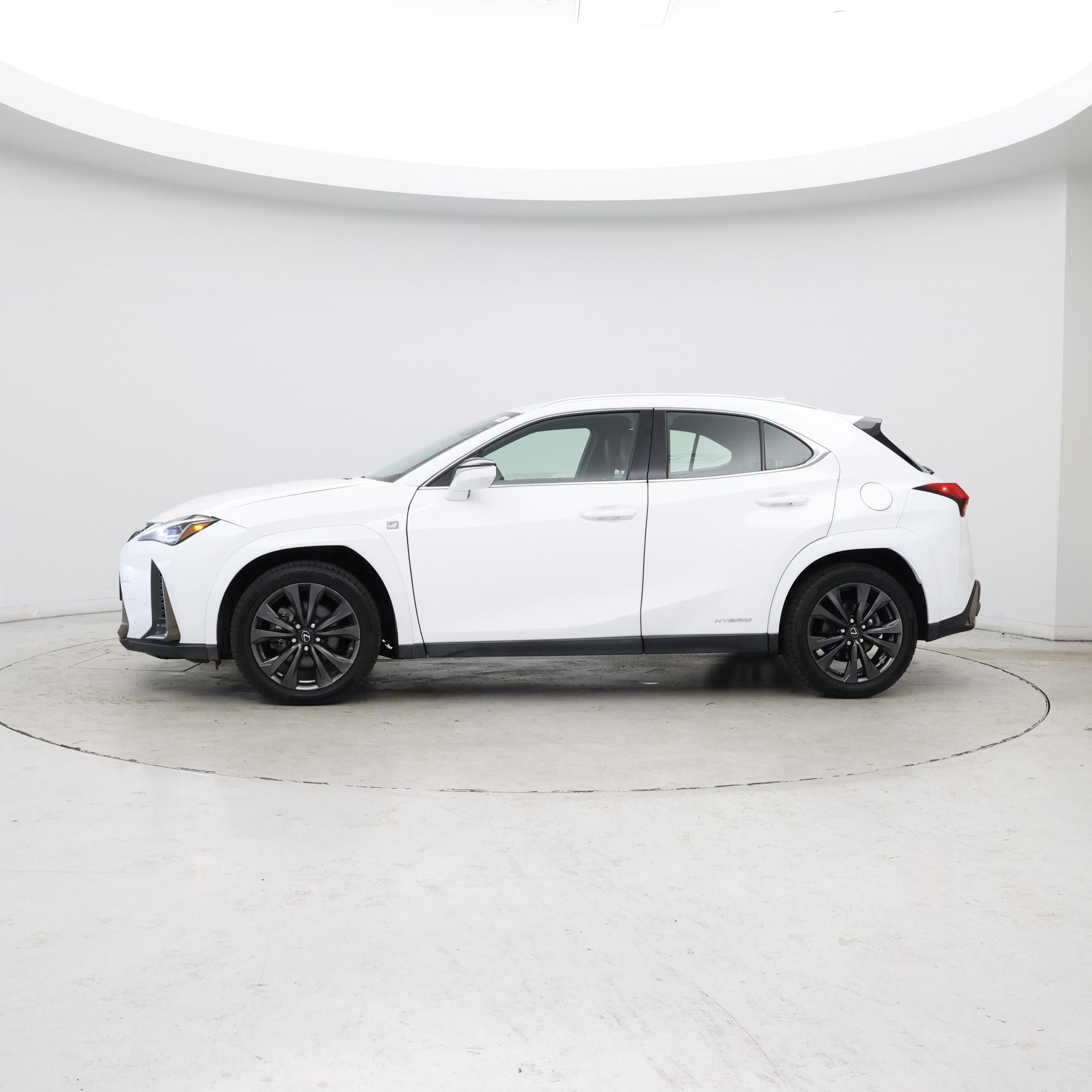 Thumbnail: 2022 Lexus UX - 3