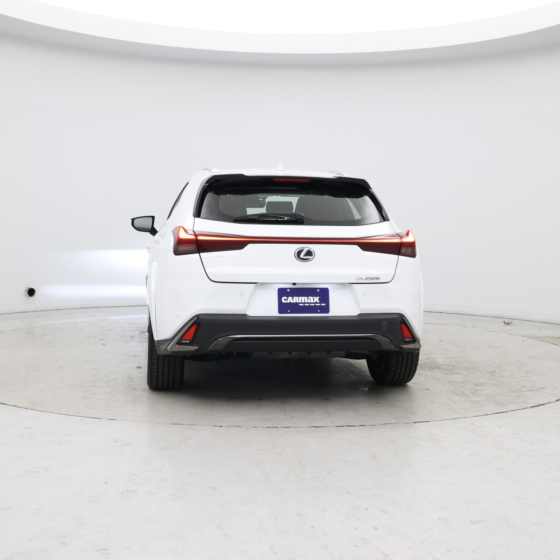 Thumbnail: 2022 Lexus UX - 6