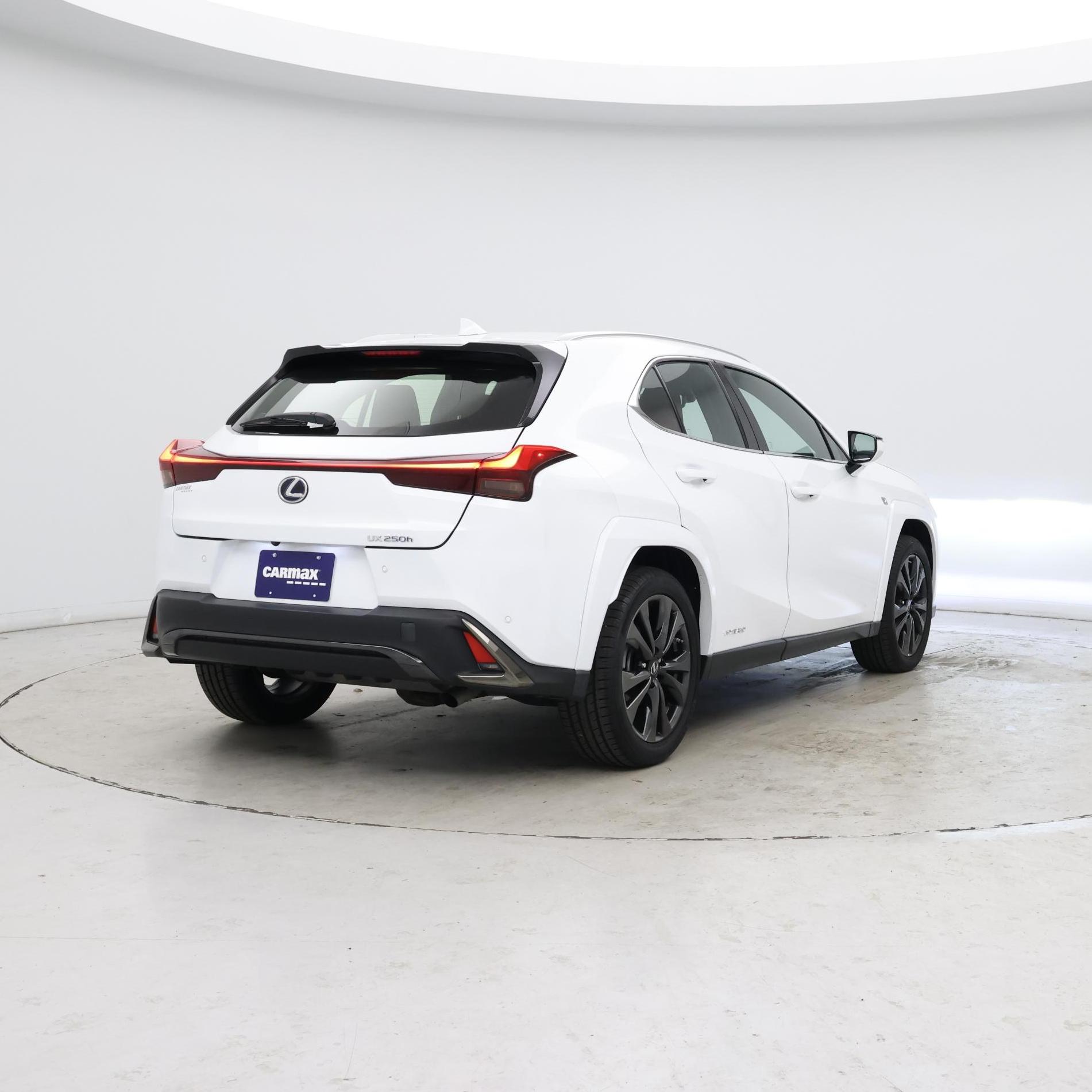 Thumbnail: 2022 Lexus UX - 8