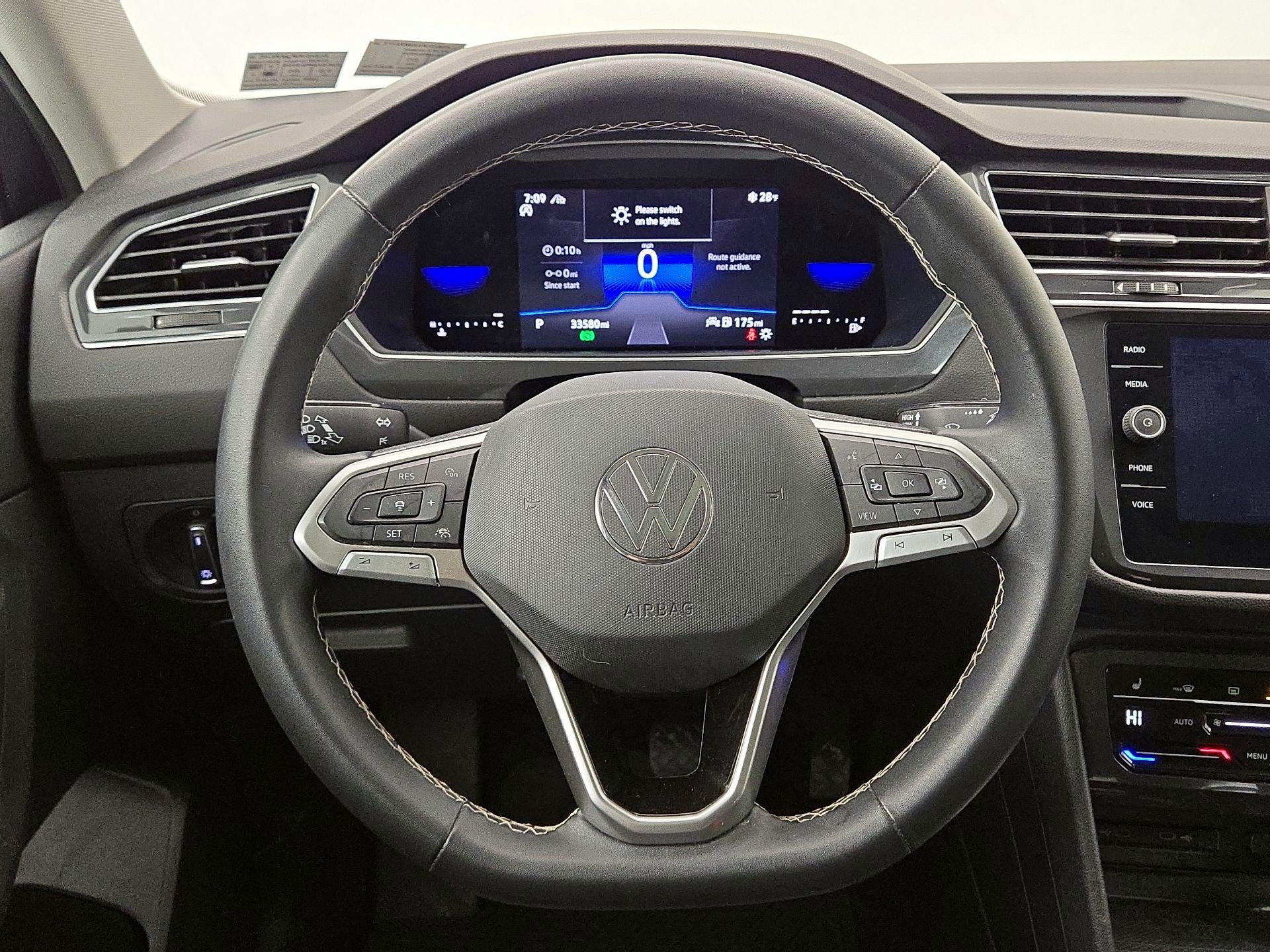 Thumbnail: 2022 Volkswagen Tiguan - 10