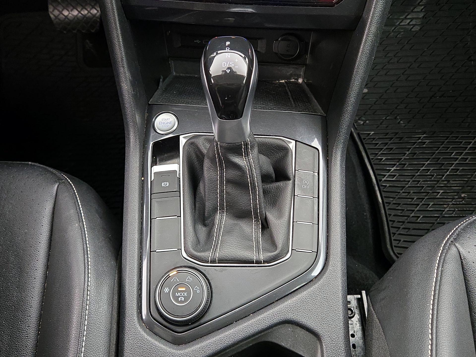 Thumbnail: 2022 Volkswagen Tiguan - 17