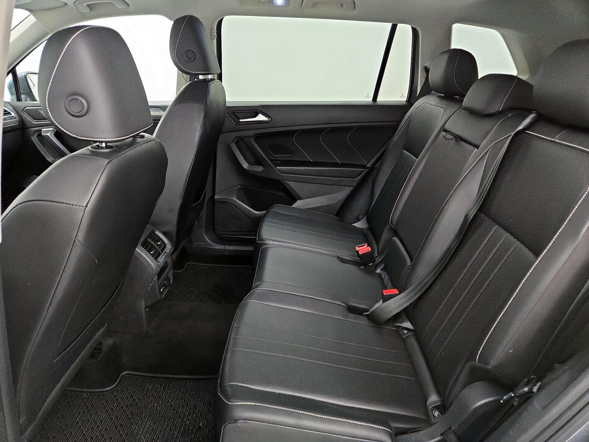 Thumbnail: 2022 Volkswagen Tiguan - 18