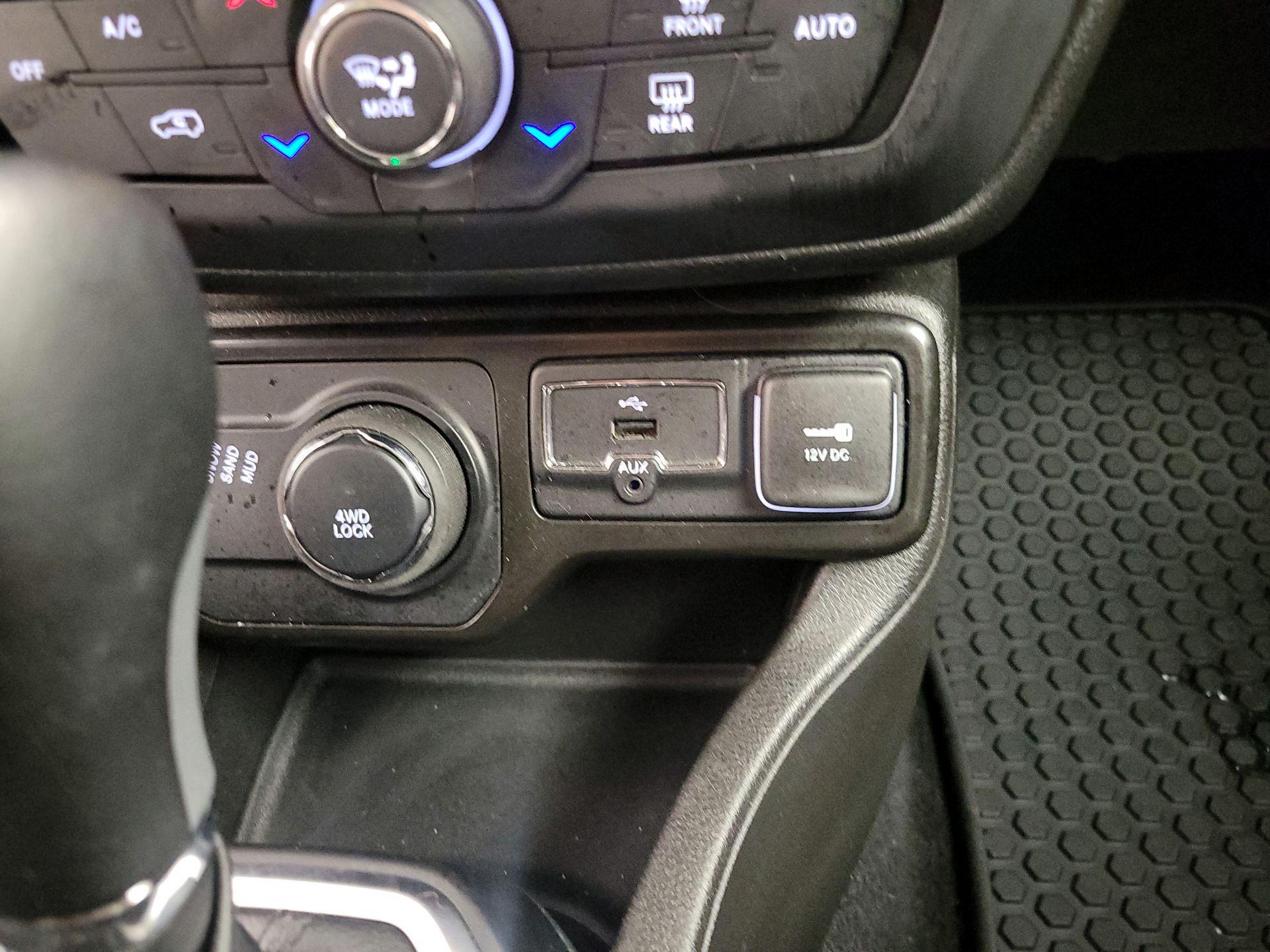 Thumbnail: 2023 Jeep Renegade - 19