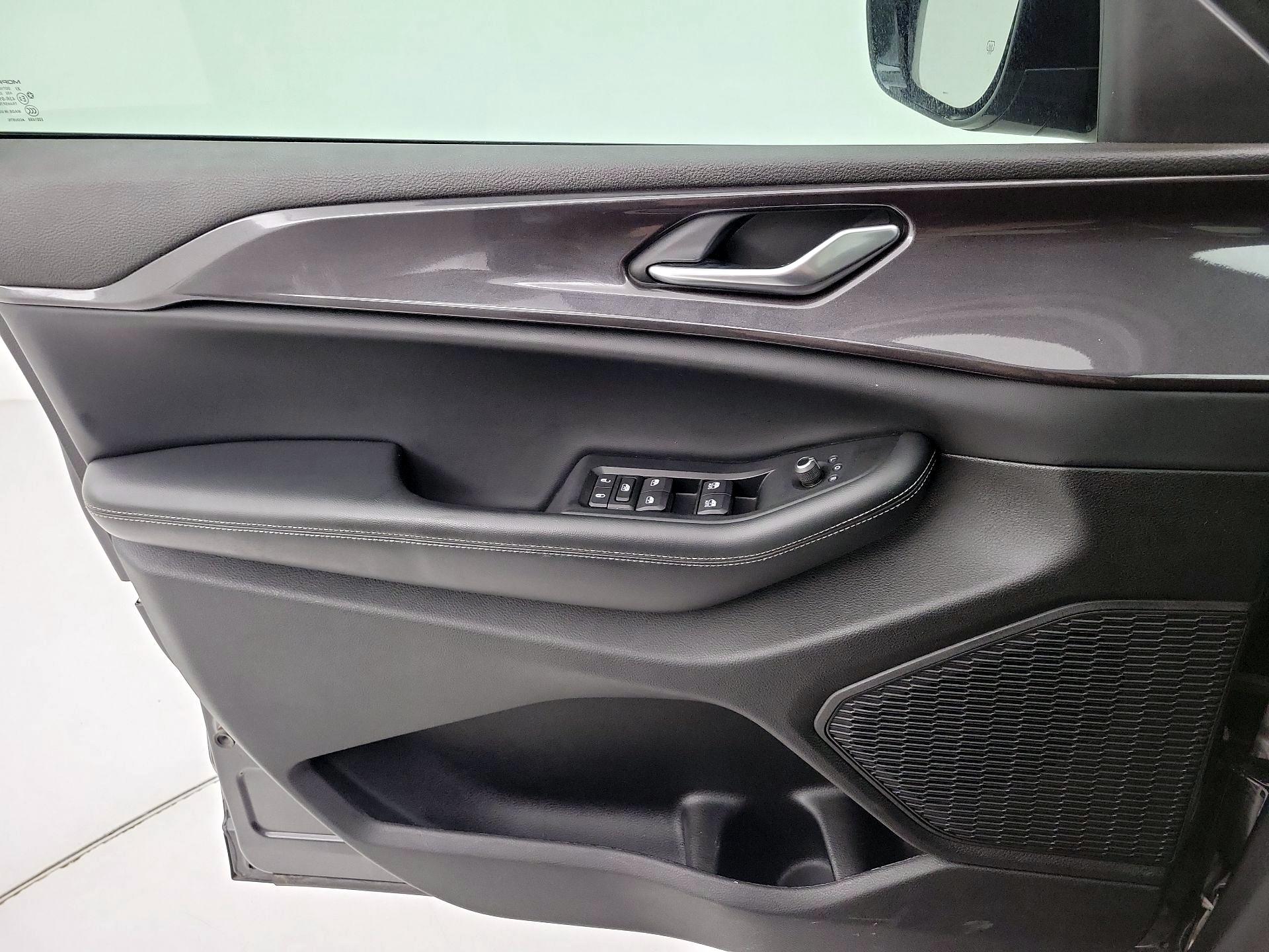 Thumbnail: 2023 Jeep Grand Cherokee L - 12