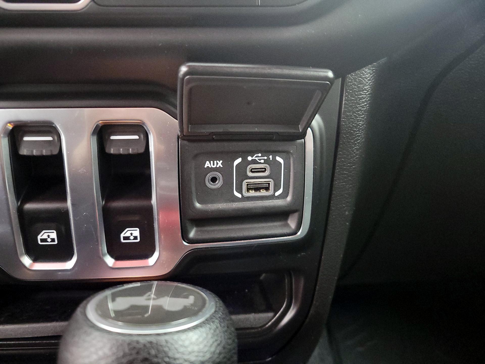 Thumbnail: 2021 Jeep Wrangler - 18