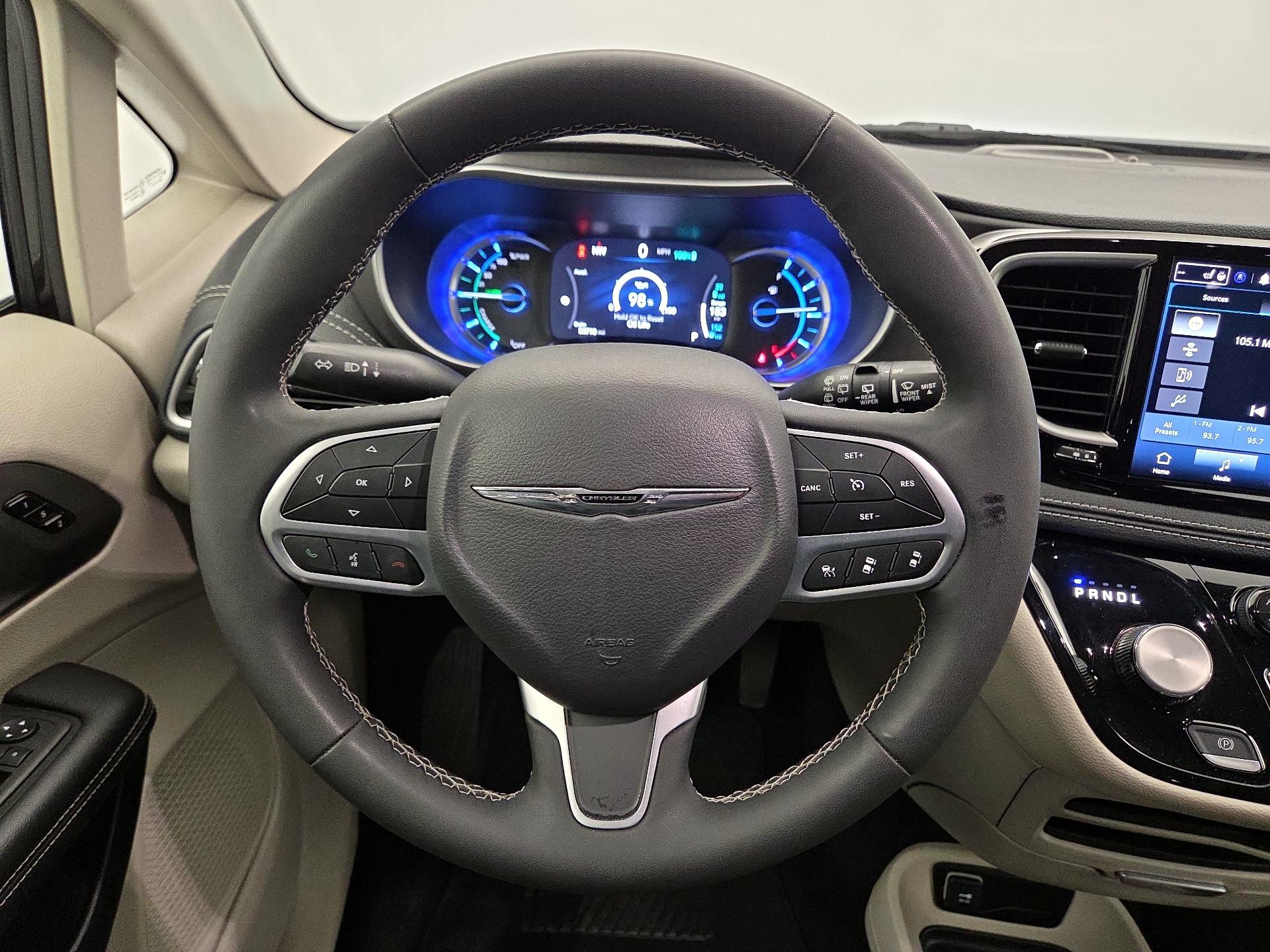 Thumbnail: 2023 Chrysler Pacifica - 10