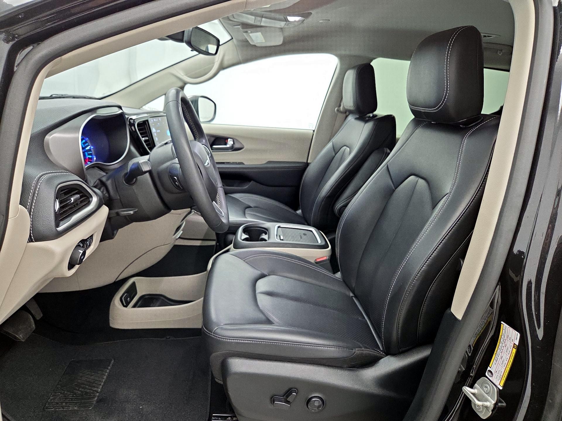 Thumbnail: 2023 Chrysler Pacifica - 11