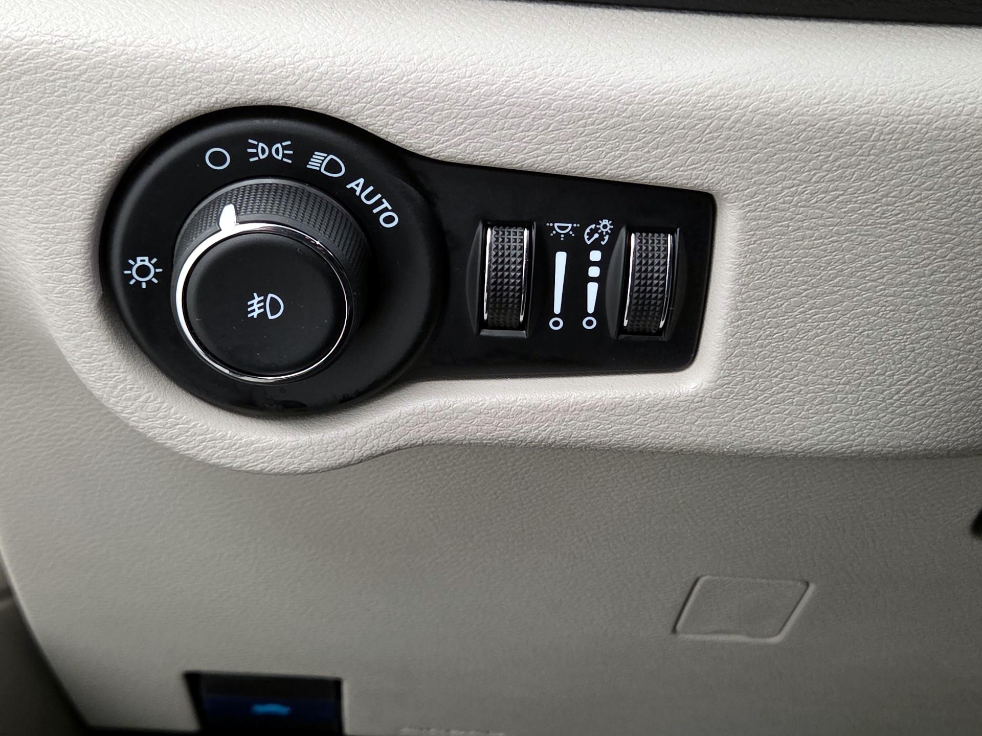 Thumbnail: 2023 Chrysler Pacifica - 13