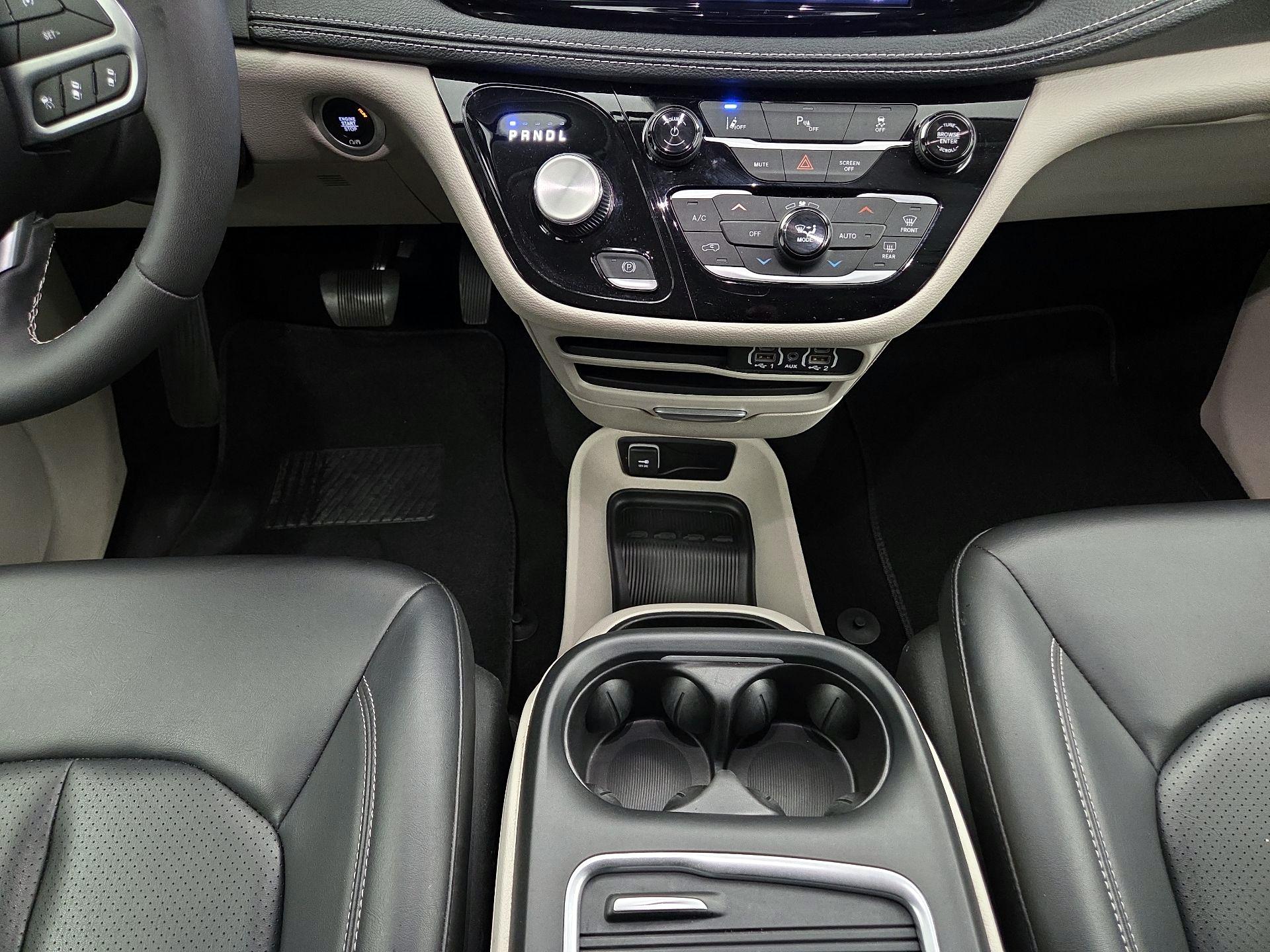 Thumbnail: 2023 Chrysler Pacifica - 17