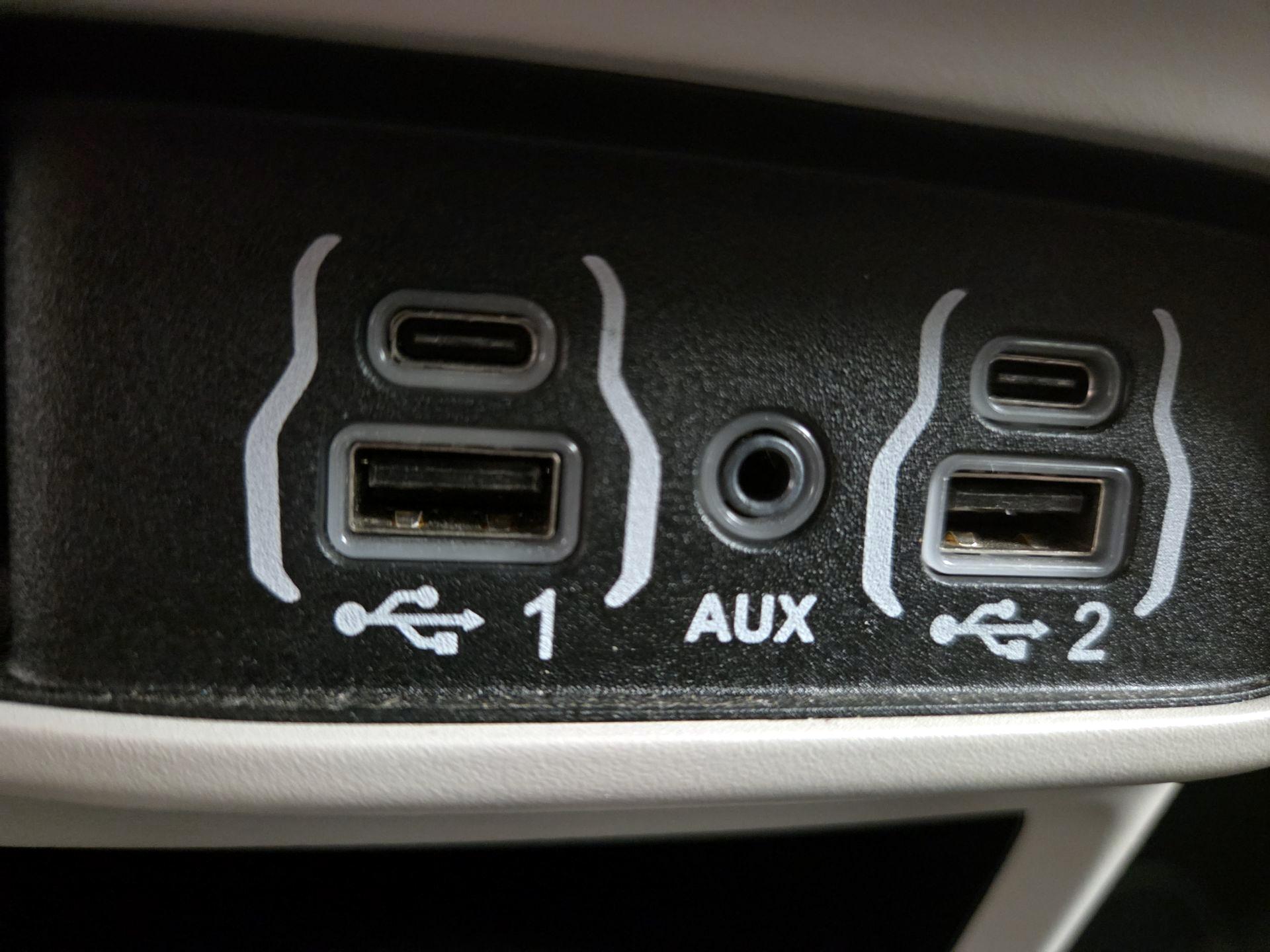 Thumbnail: 2023 Chrysler Pacifica - 18