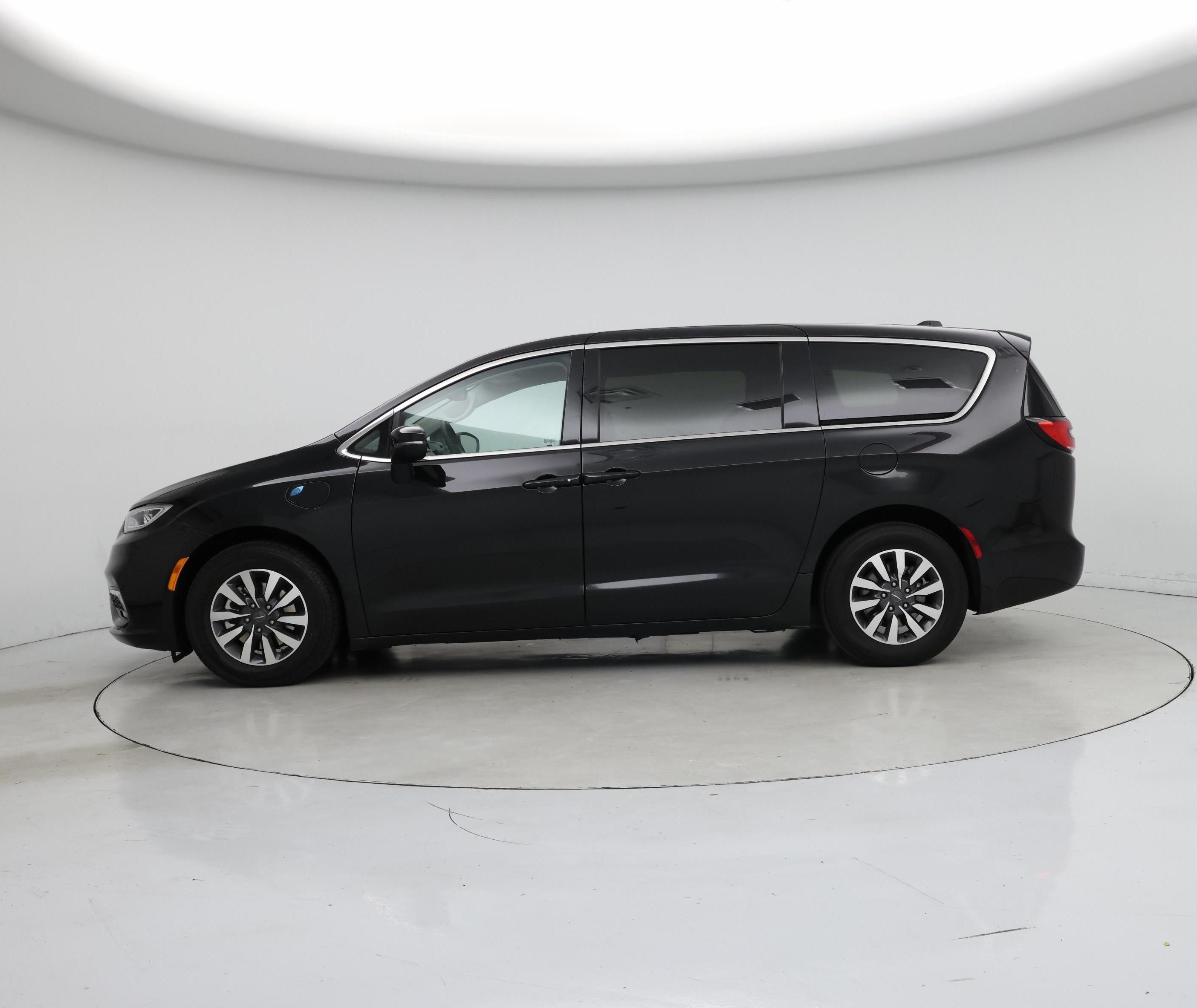 Thumbnail: 2023 Chrysler Pacifica - 3